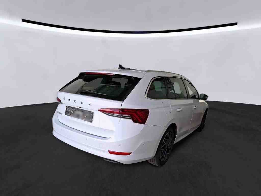 Skoda - Octavia Combi 2.0 TDI DSG FirstEdition