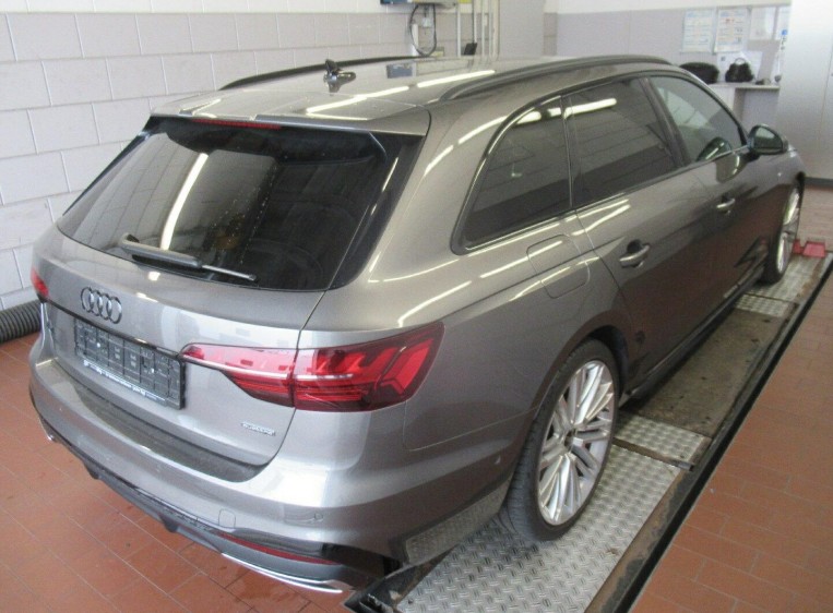 Audi - A4 Avant 40 TDI quattro S tronic S line