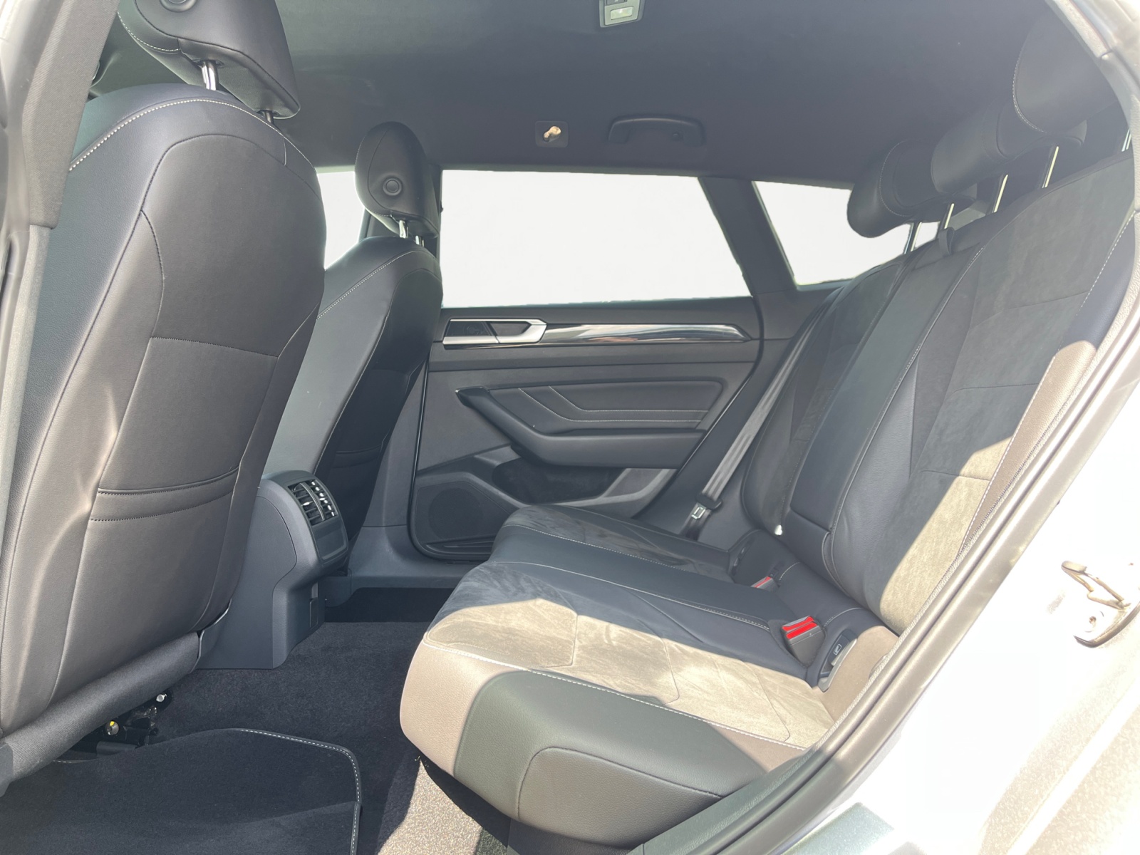 Volkswagen - Arteon Shooting Brake 2.0 TDI SCR DSG R-Line