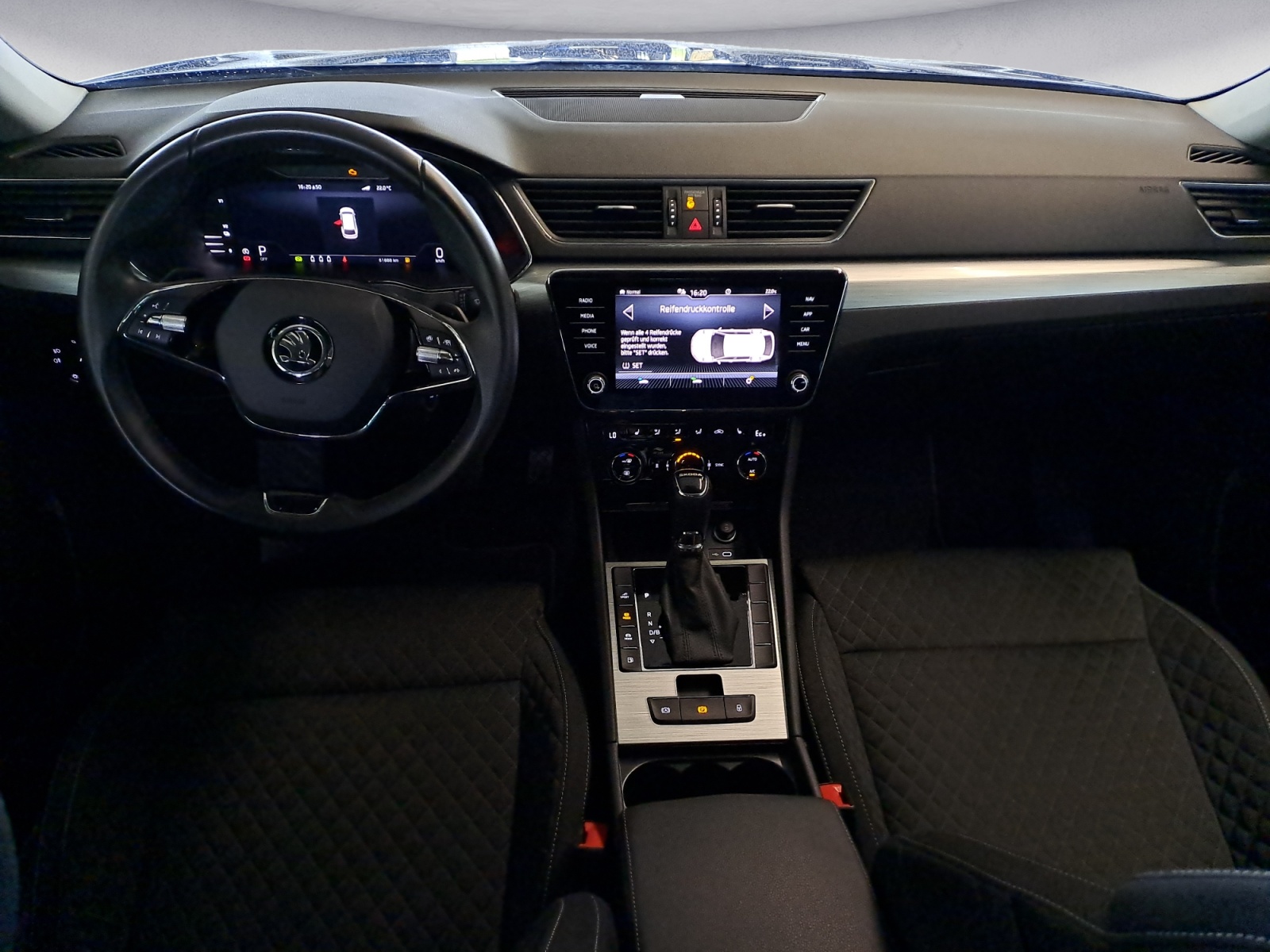 Skoda - Superb Combi 1.4 TSI iV DSG Ambition