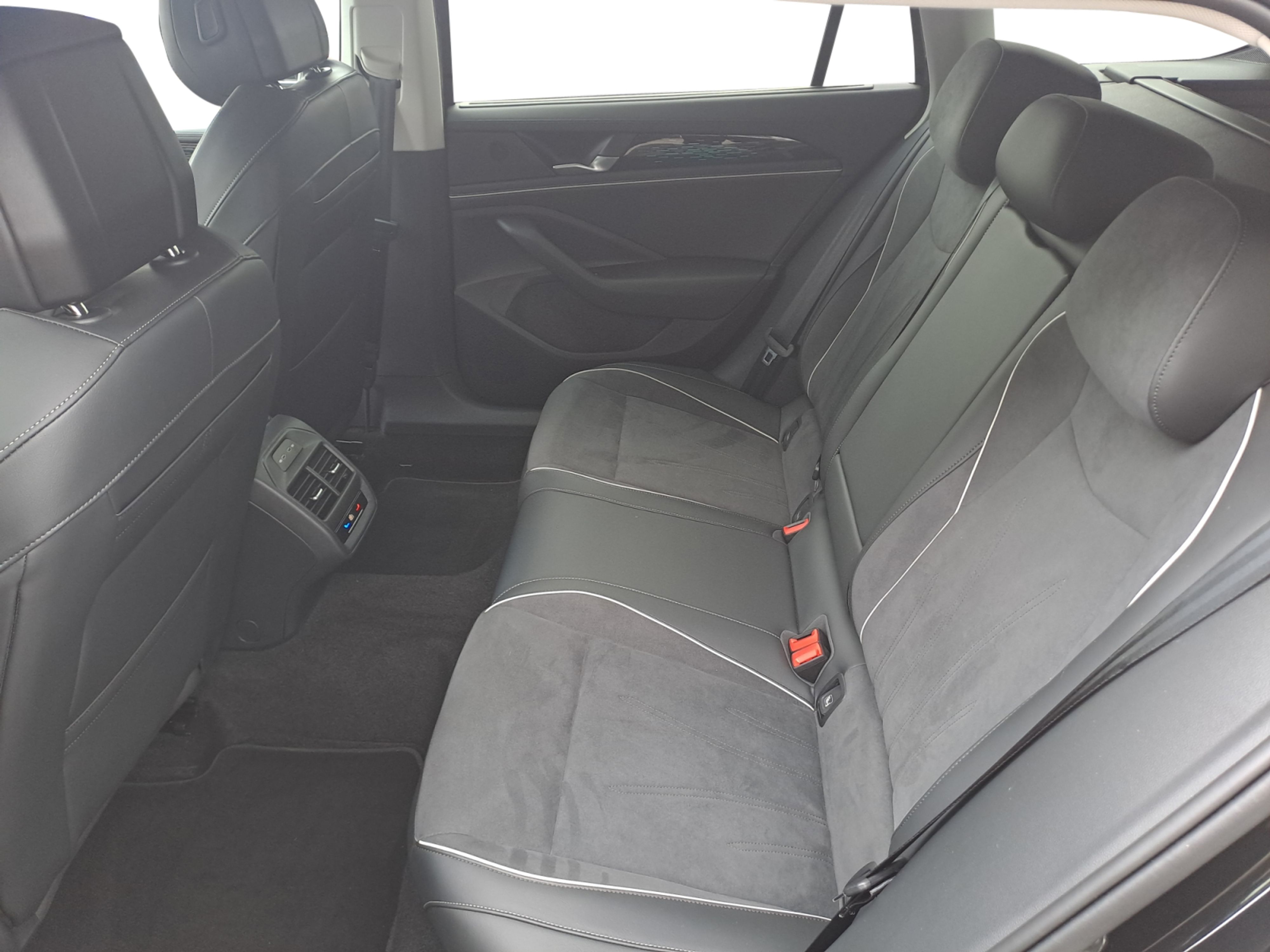Volkswagen - Passat Variant 2.0 TDI DSG Elegance