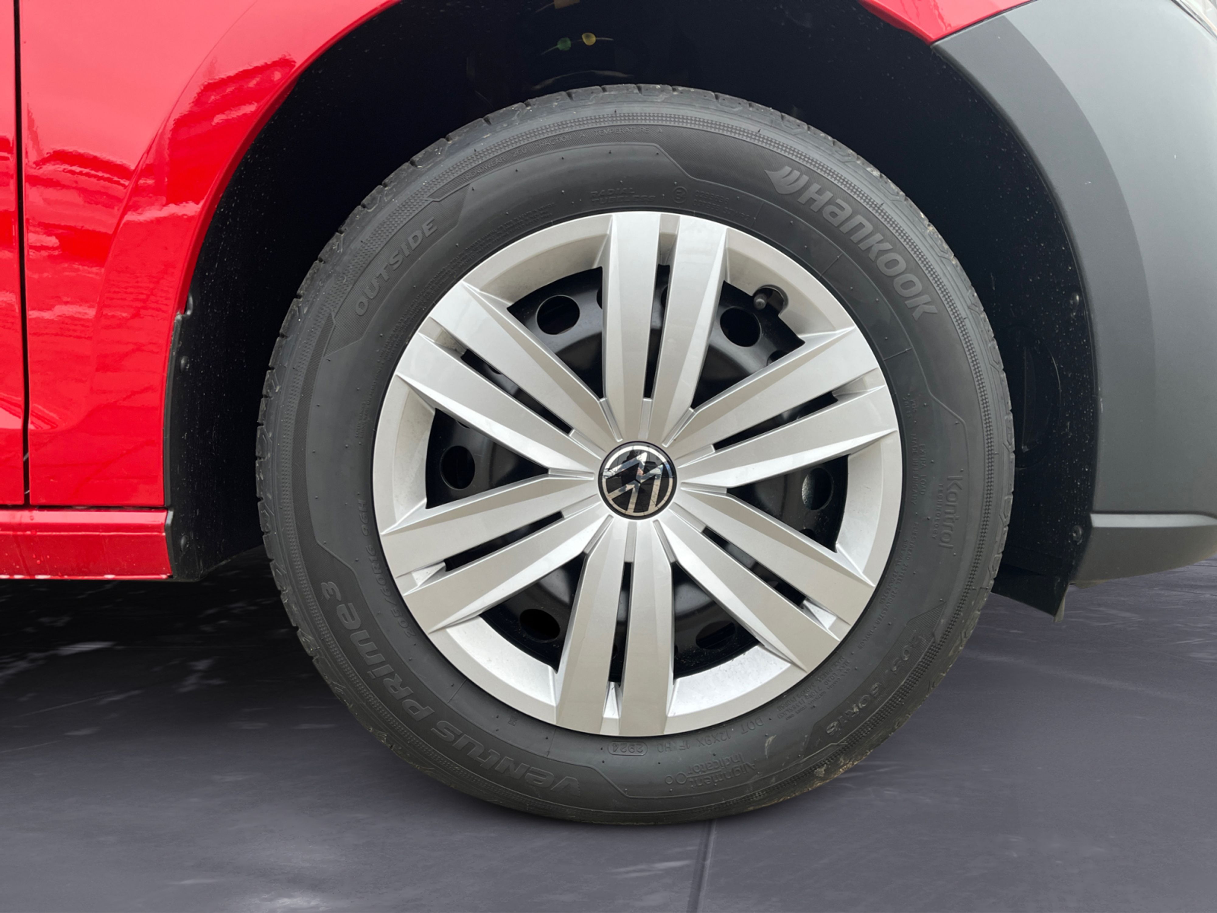 Volkswagen - Caddy 5-Sitzer 2,0 l  TDI EU6 SCR Frontantrieb 6-Gang Radst. 2755 mm