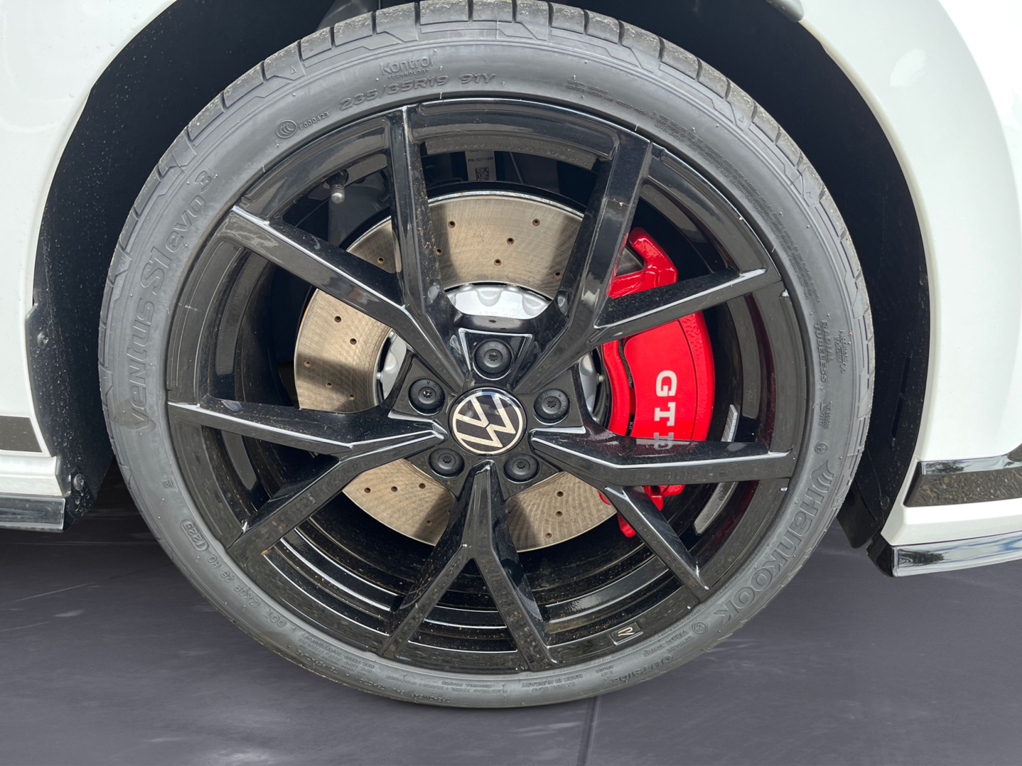 Volkswagen - Golf GTI Clubsport 2,0 l TSI OPF   7-Gang-Doppelkupplungsgetriebe DSG
