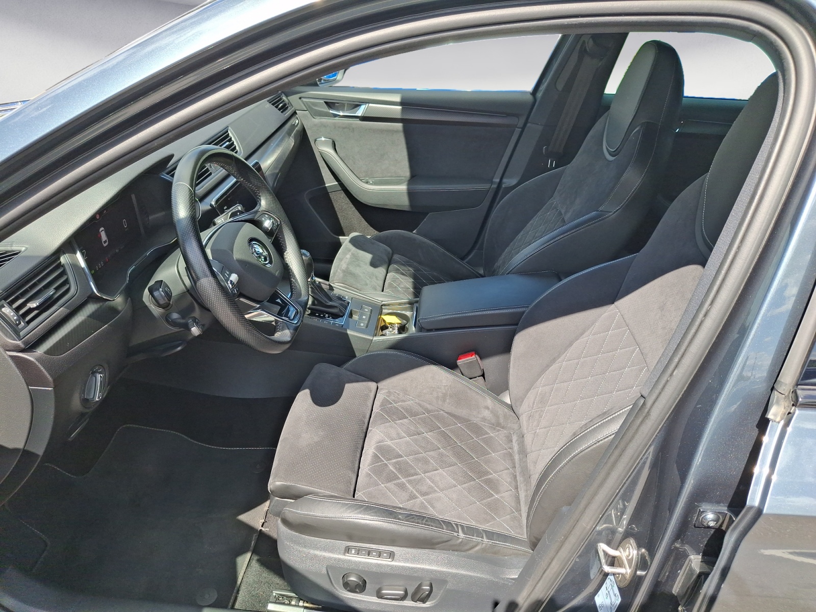 Skoda - Superb Combi Sportline 1.4 TSI iV DSG