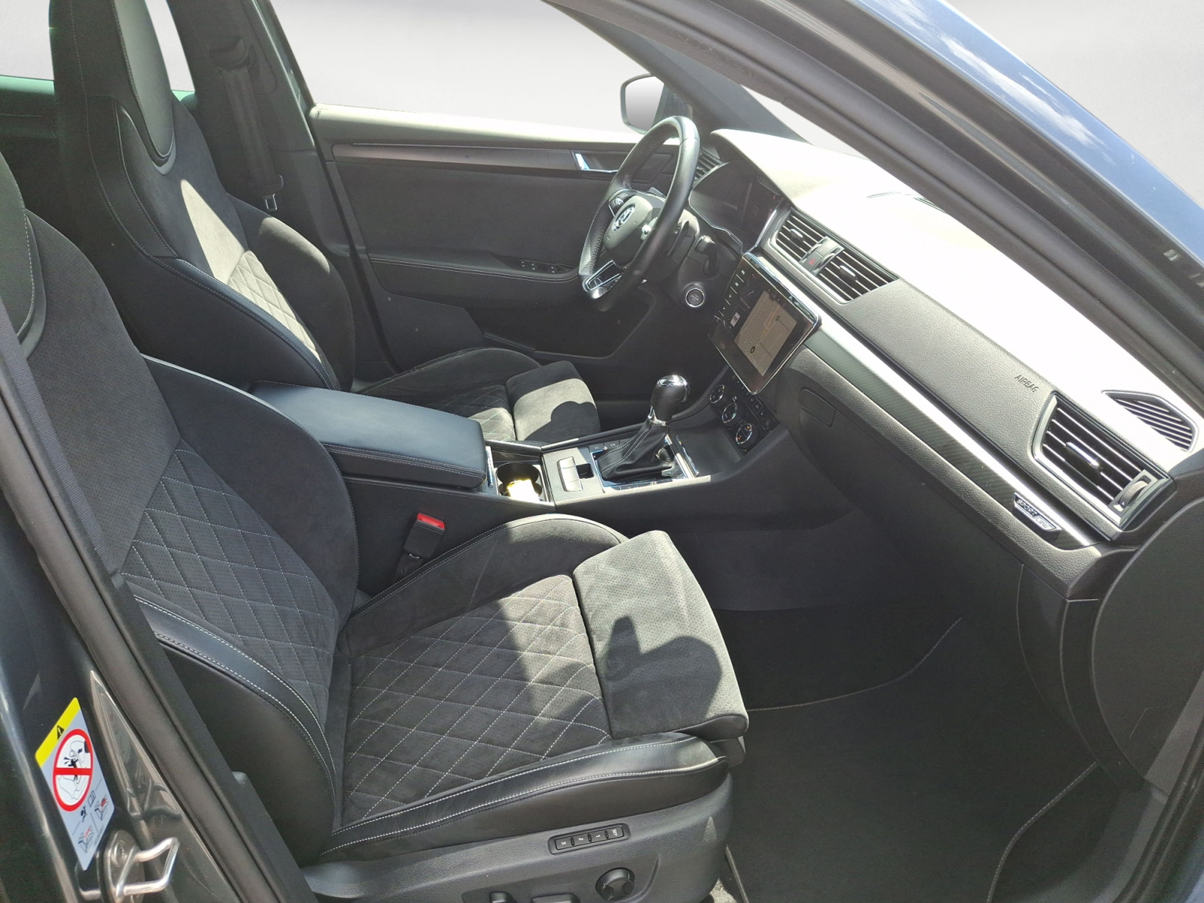 Skoda - Superb Combi Sportline 1.4 TSI iV DSG