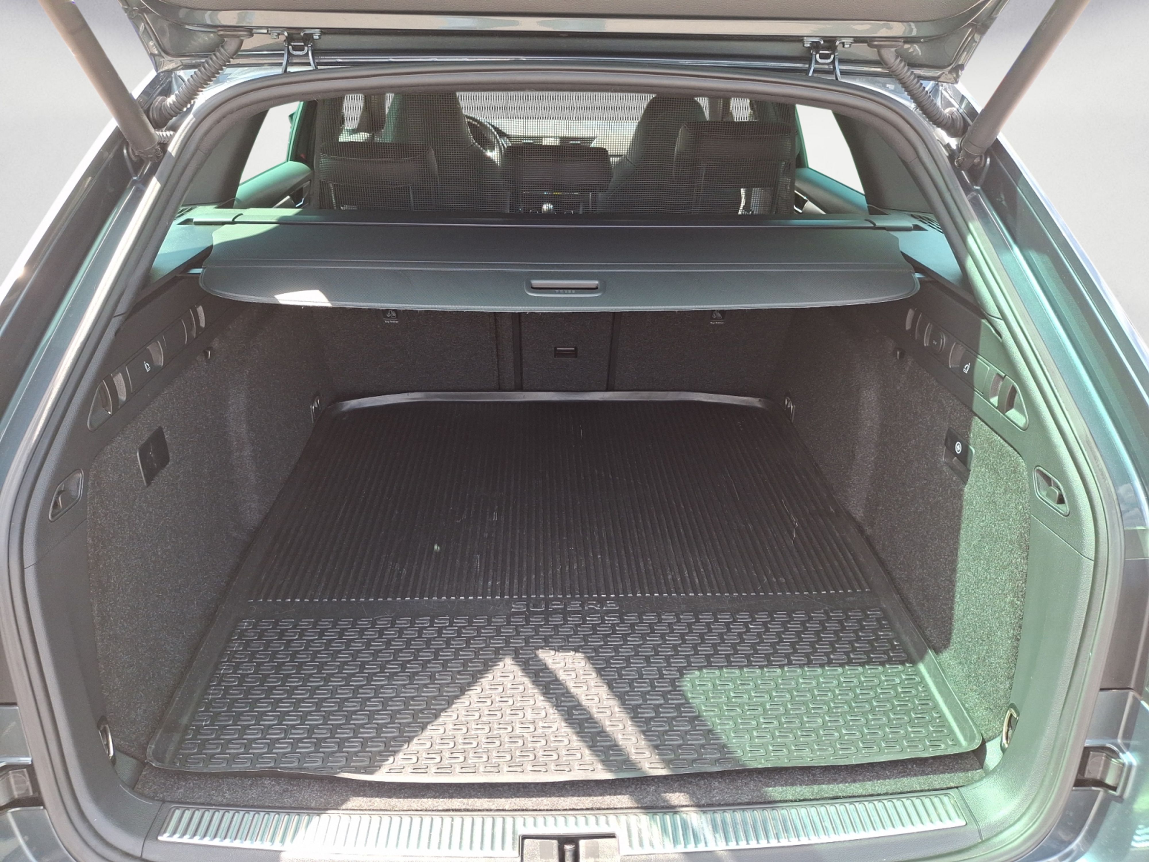 Skoda - Superb Combi Sportline 1.4 TSI iV DSG