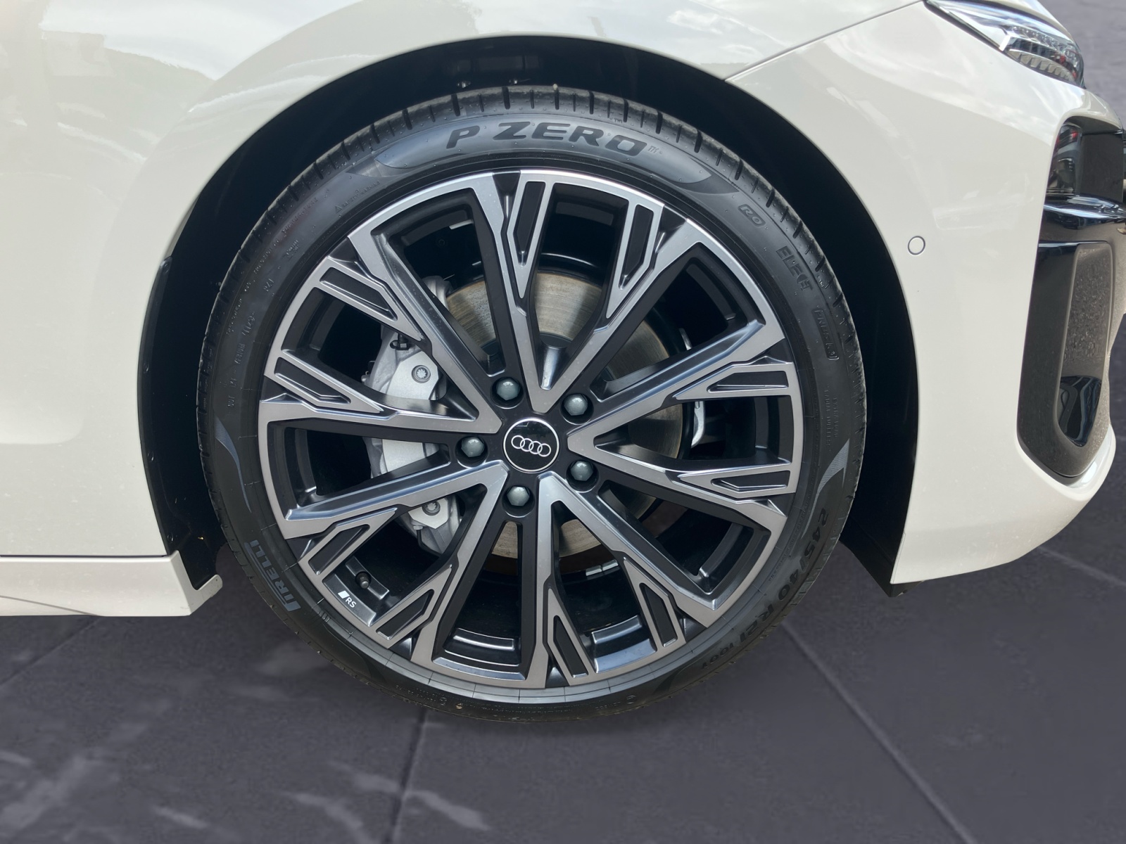 Audi - A6 Avant e-tron quattro