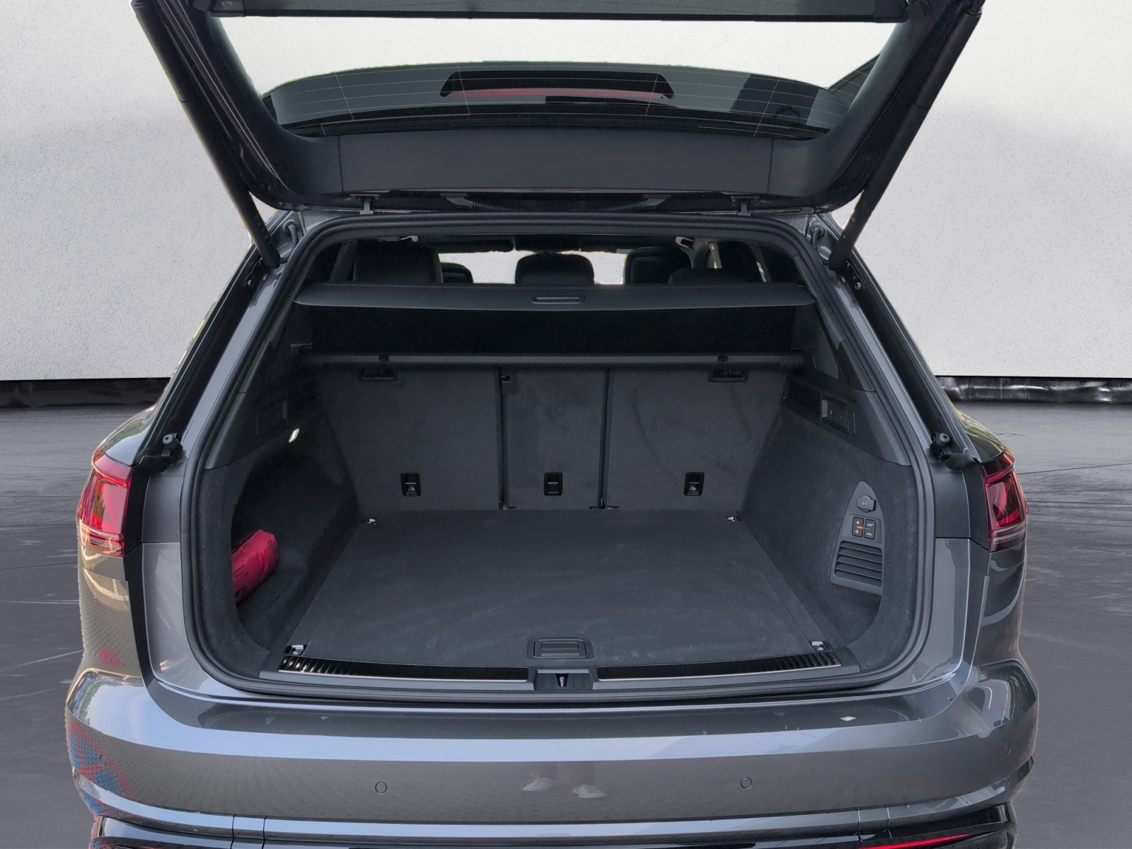 Volkswagen - Touareg R-Line 3,0 l V6 TDI SCR 4MOTION   8-Gang-Automatik (Tiptro nic)