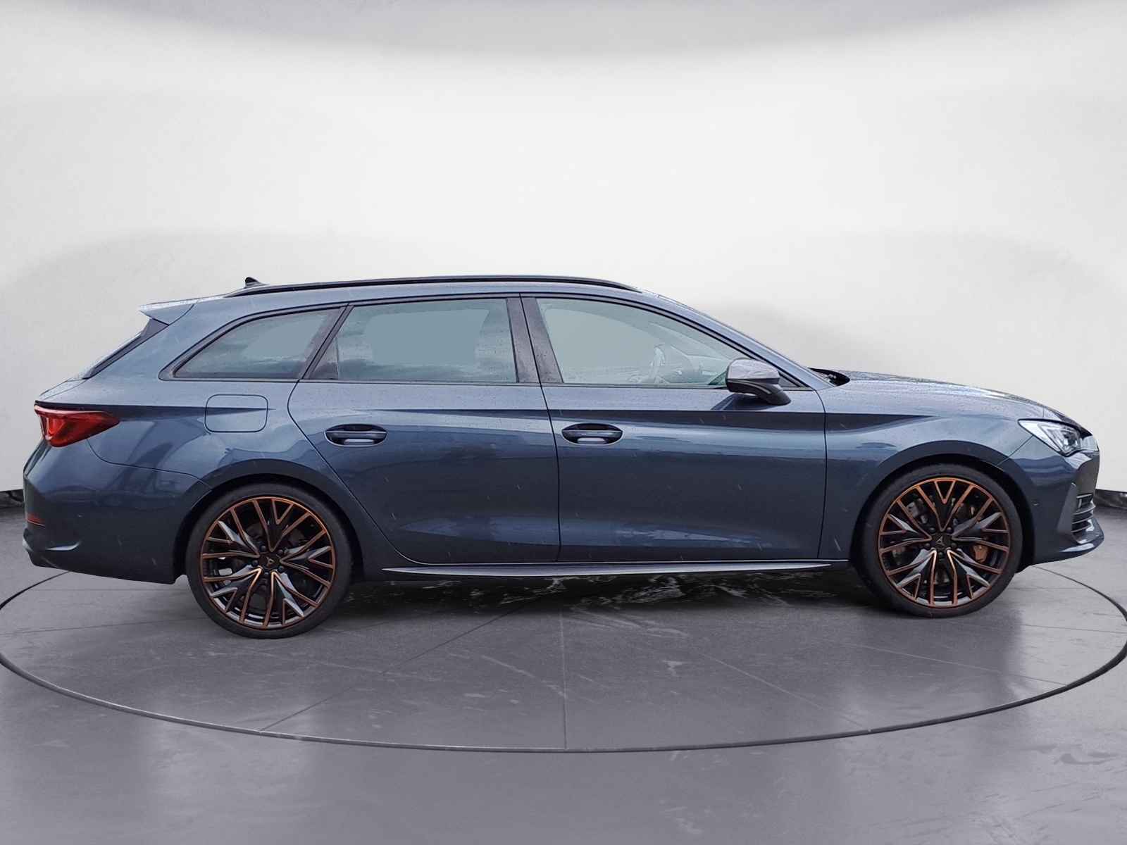 Cupra - Leon Sportstourer 2.0 TSI 4Drive DSG VZ