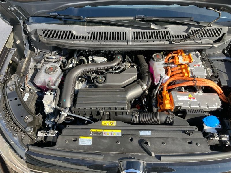 Volkswagen - Caddy Life 5-Sitzer 1,5 l eHybrid OPF EU6 Frontantrieb 6-Gang-DSG Radst. 2 755 mm