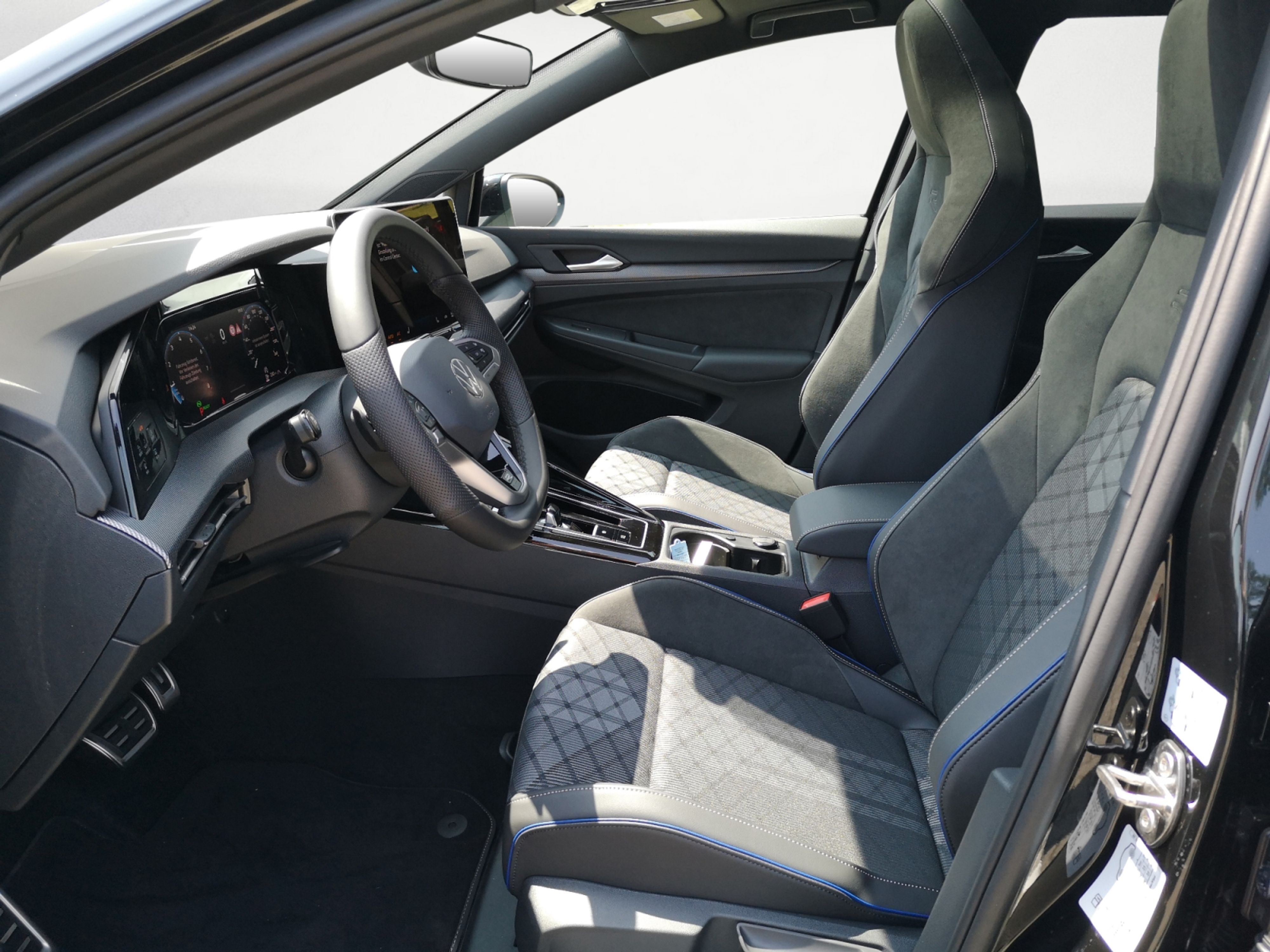 Volkswagen - Golf 1.5 TSI R-Line DSG #Panoramadach #HuD #LED