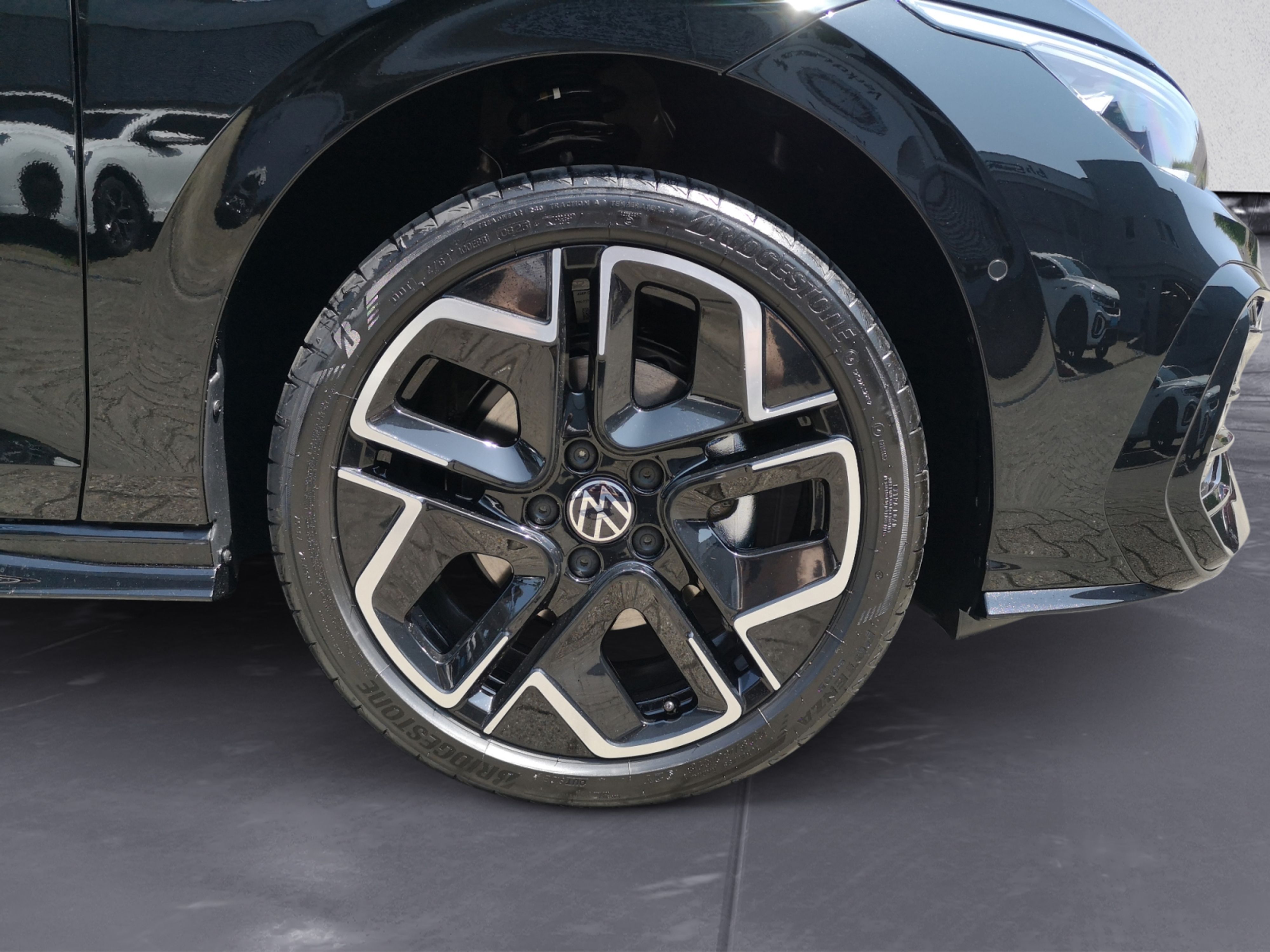 Volkswagen - Golf 1.5 TSI R-Line DSG #Panoramadach #HuD #LED