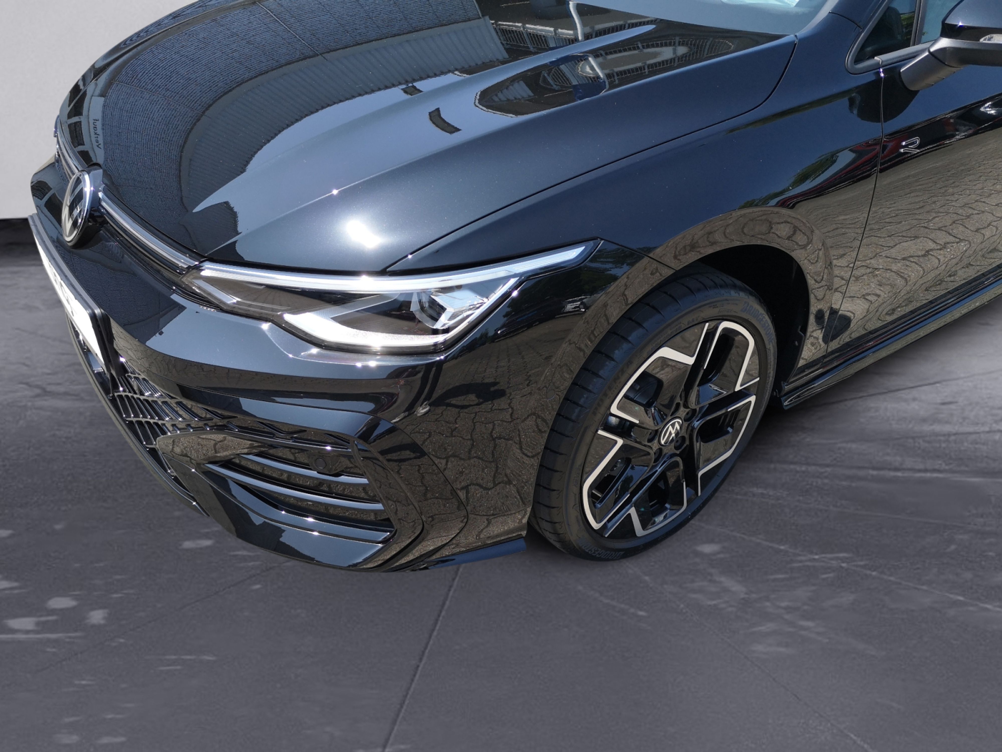 Volkswagen - Golf 1.5 TSI R-Line DSG #Panoramadach #HuD #LED