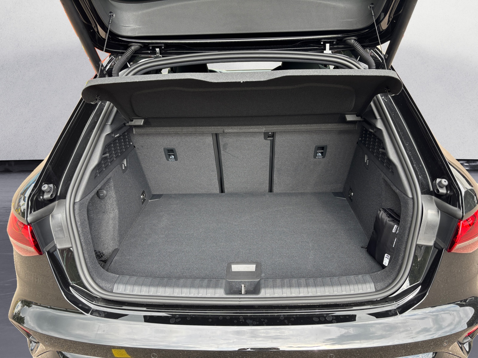 Audi - A3 Sportback S line TFSI quattro 15  S tronic