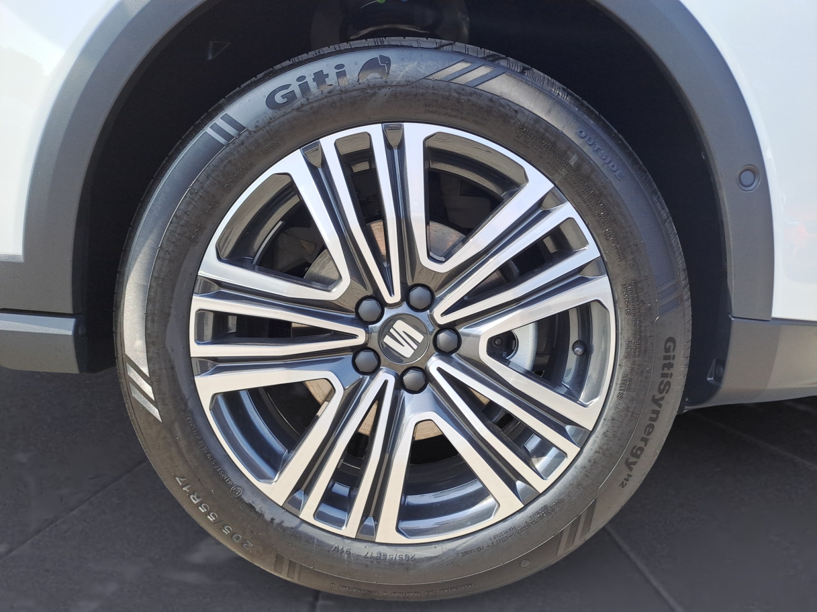 Seat - Arona Road Edition 1.0 TSI  7-Gang-DSG