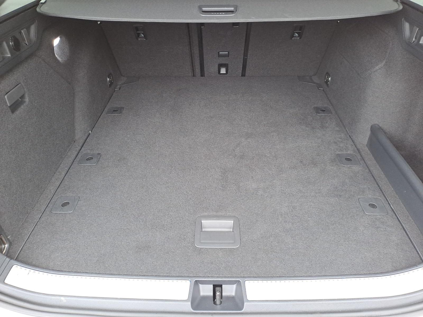 Volkswagen - Passat Variant 2.0 TDI SCR 4Motion DSG R-Line