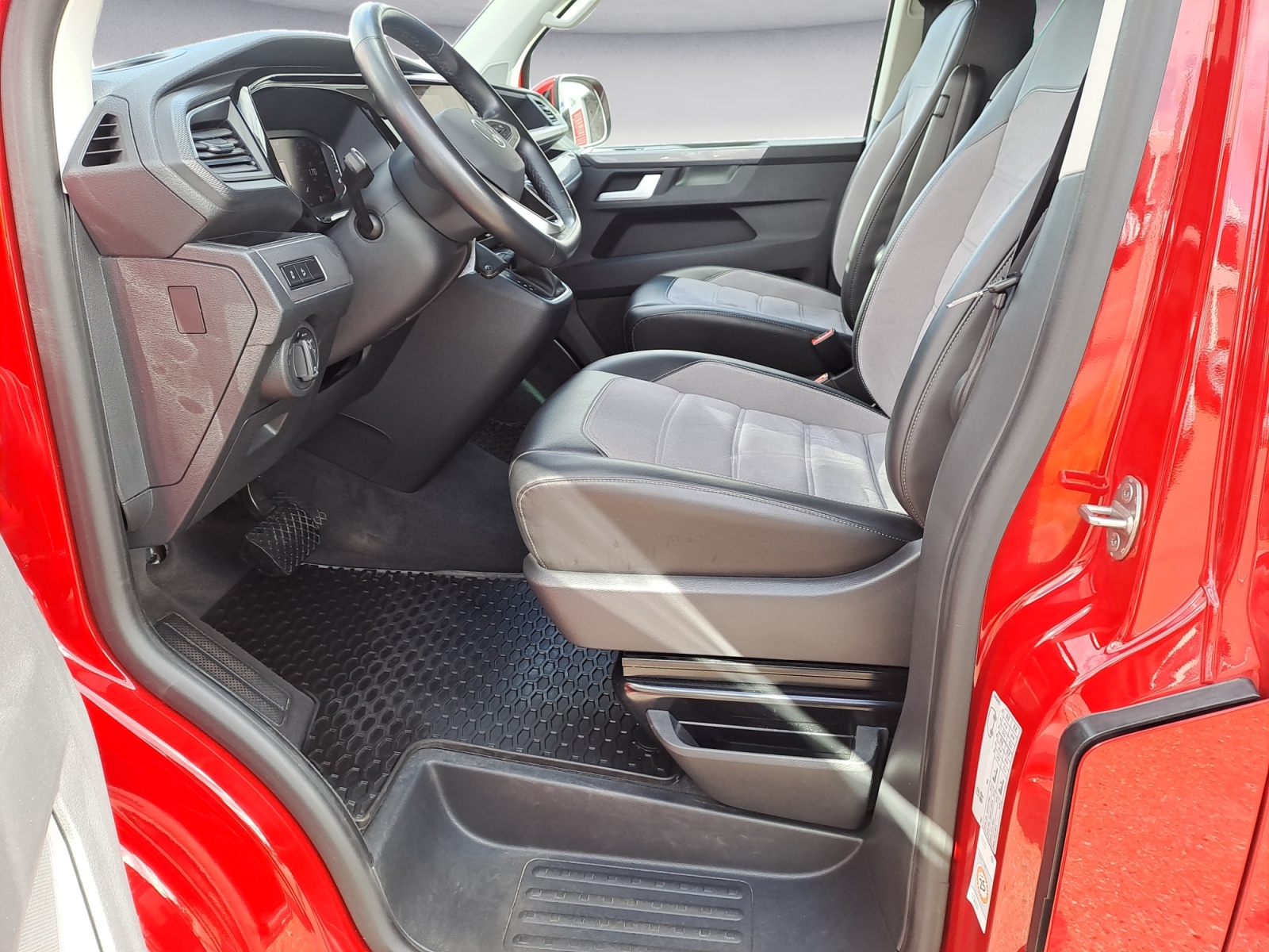 Volkswagen - T6 .1 Multivan DSG Kurz 4MOTION Generation Six