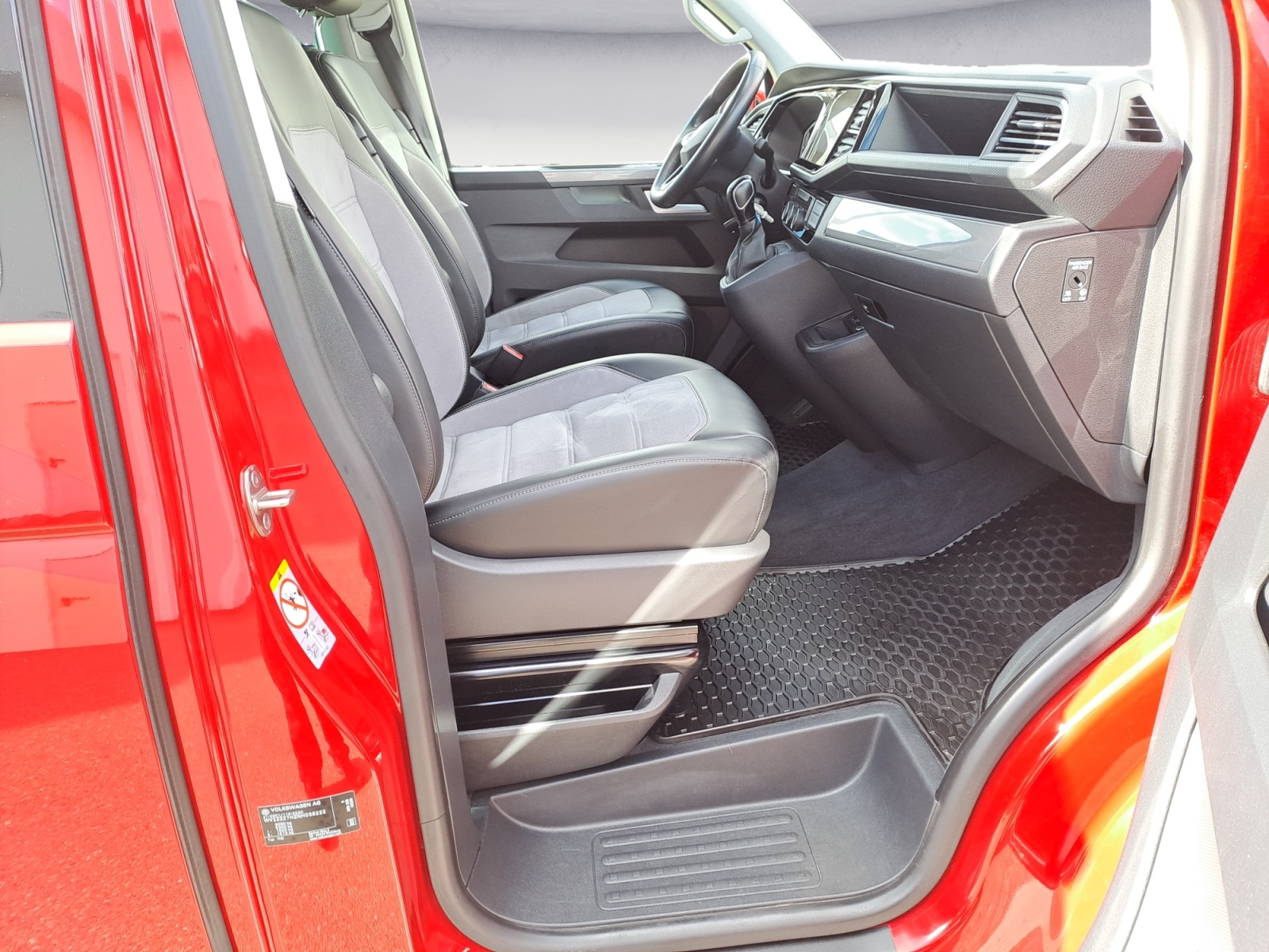 Volkswagen - T6 .1 Multivan DSG Kurz 4MOTION Generation Six