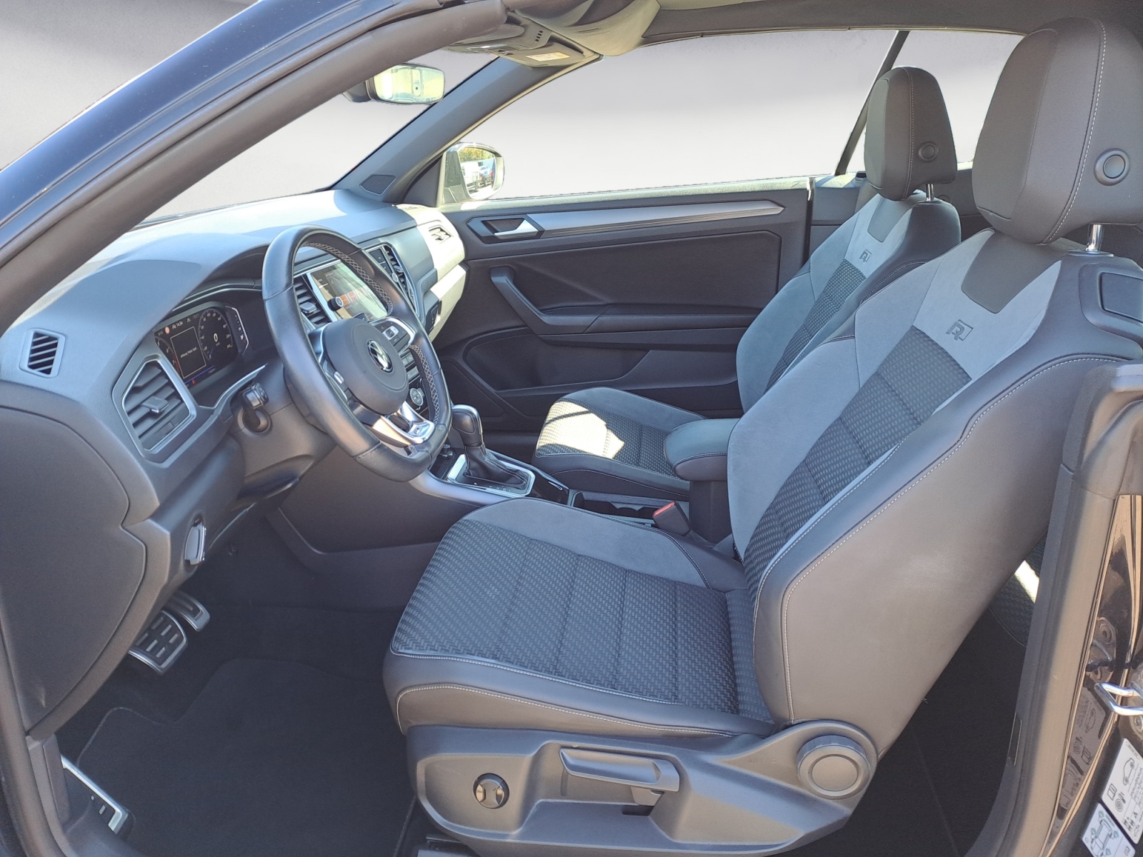 Volkswagen - T-Roc Cabriolet 1.5 TSI ACT OPF DSG R-Line