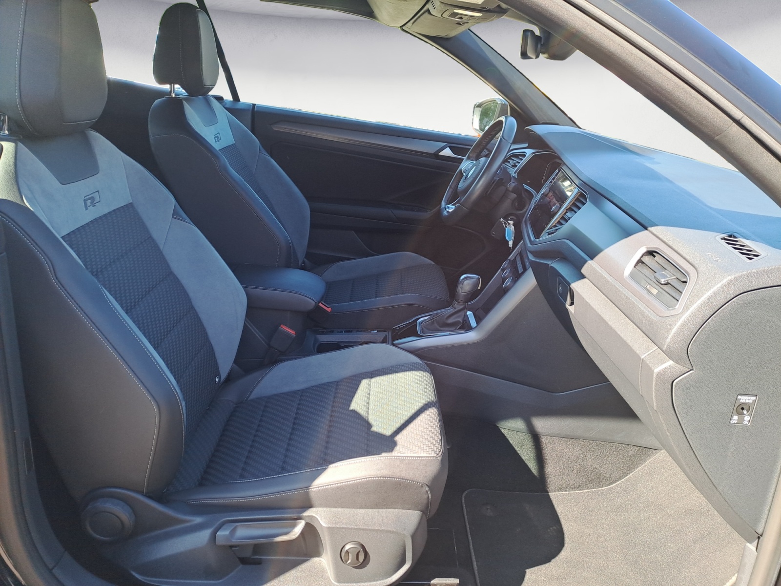 Volkswagen - T-Roc Cabriolet 1.5 TSI ACT OPF DSG R-Line