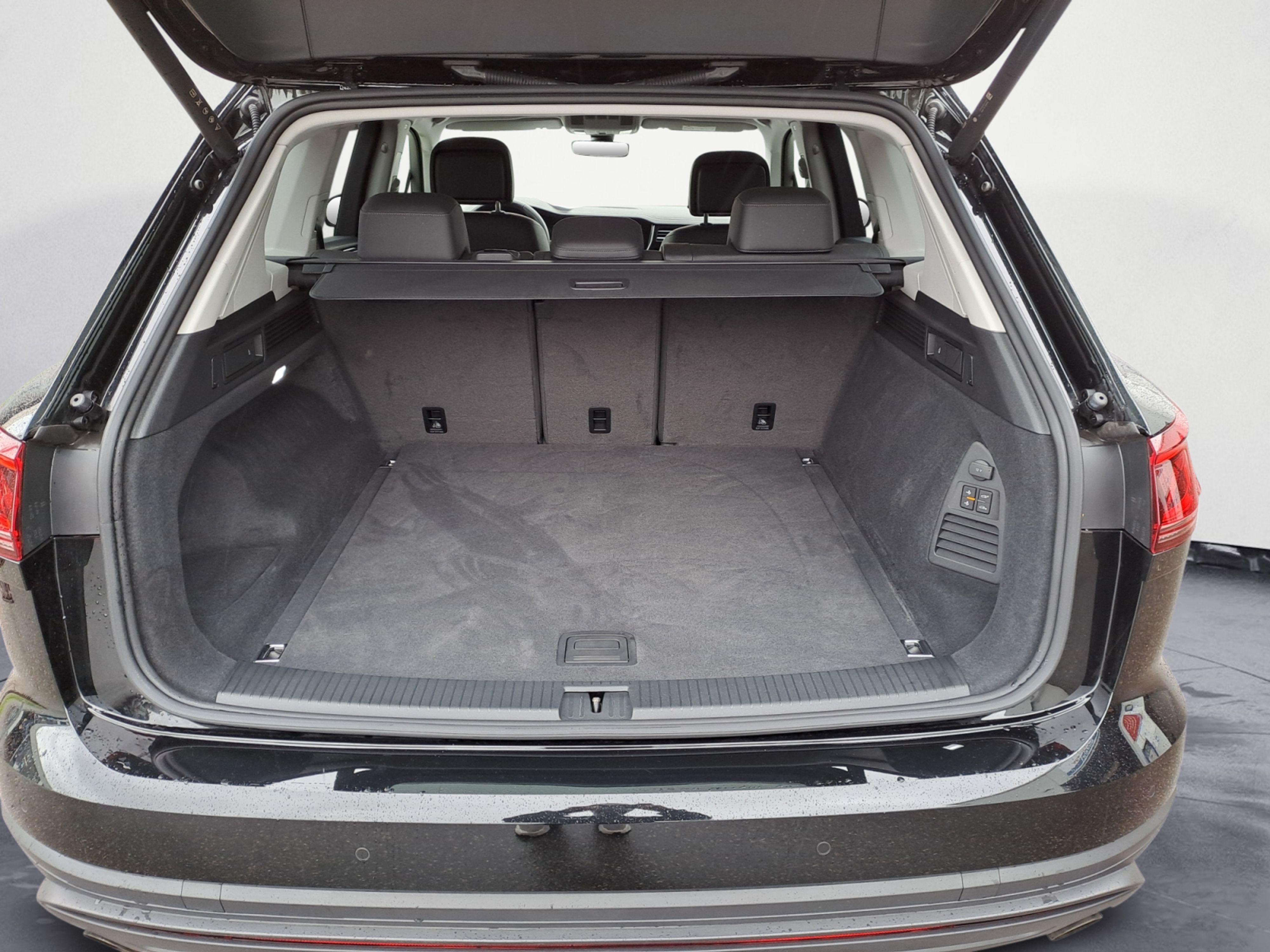 Volkswagen - Touareg 3.0 V6 TDI SCR 4Motion Automatik