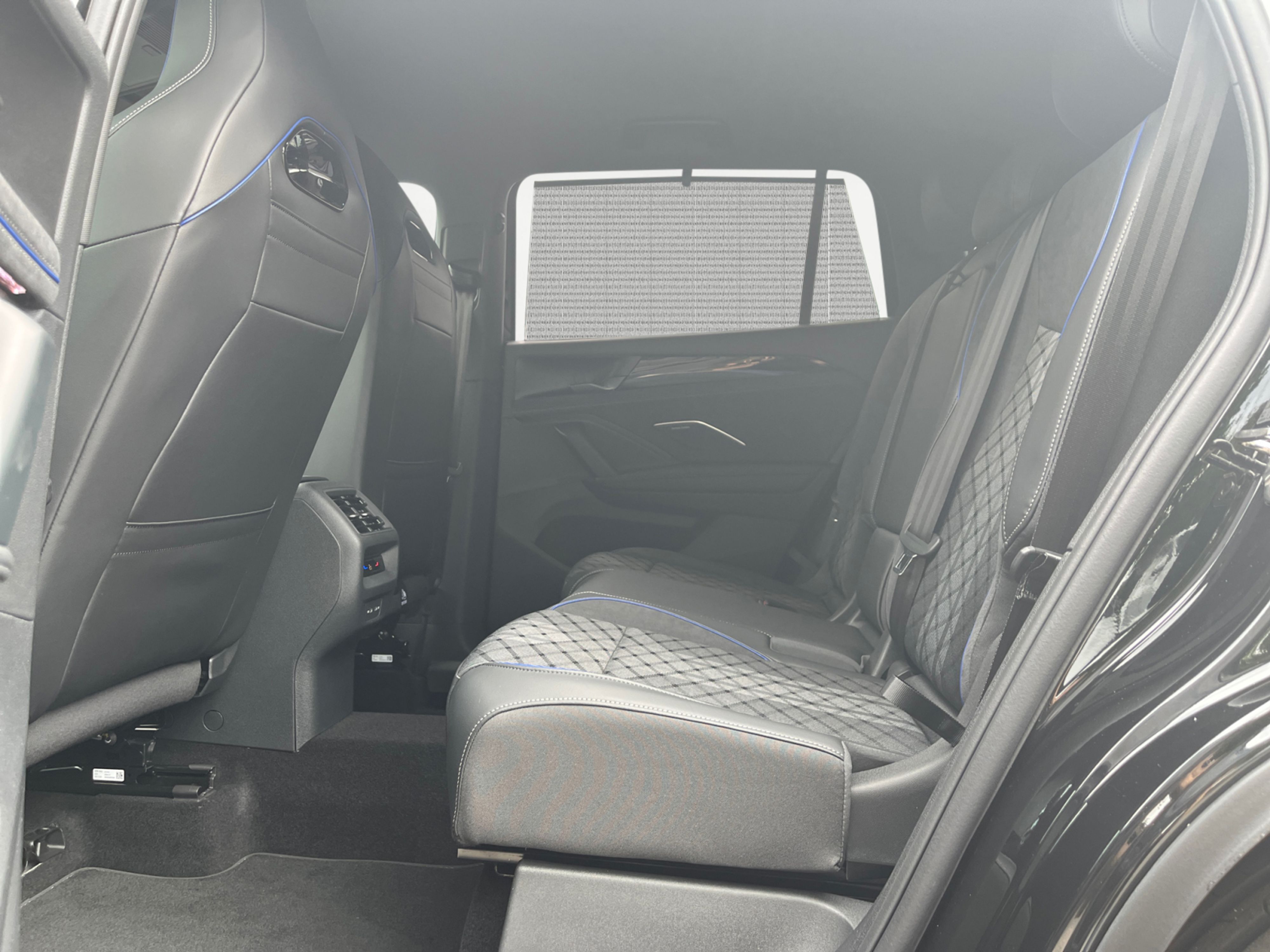 Volkswagen - Tayron R-Line 2,0 l TSI OPF 4MOTION  7-Gang-Doppelkupplungsgetrie be DSG