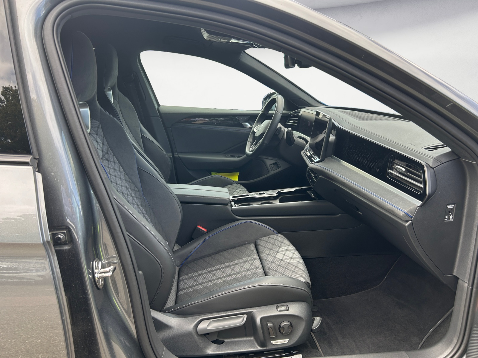 Volkswagen - Passat Variant 1.5 e-Hybrid OPF DSG R-Line