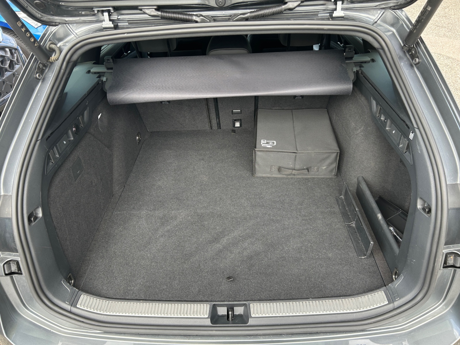 Volkswagen - Passat Variant 1.5 e-Hybrid OPF DSG R-Line