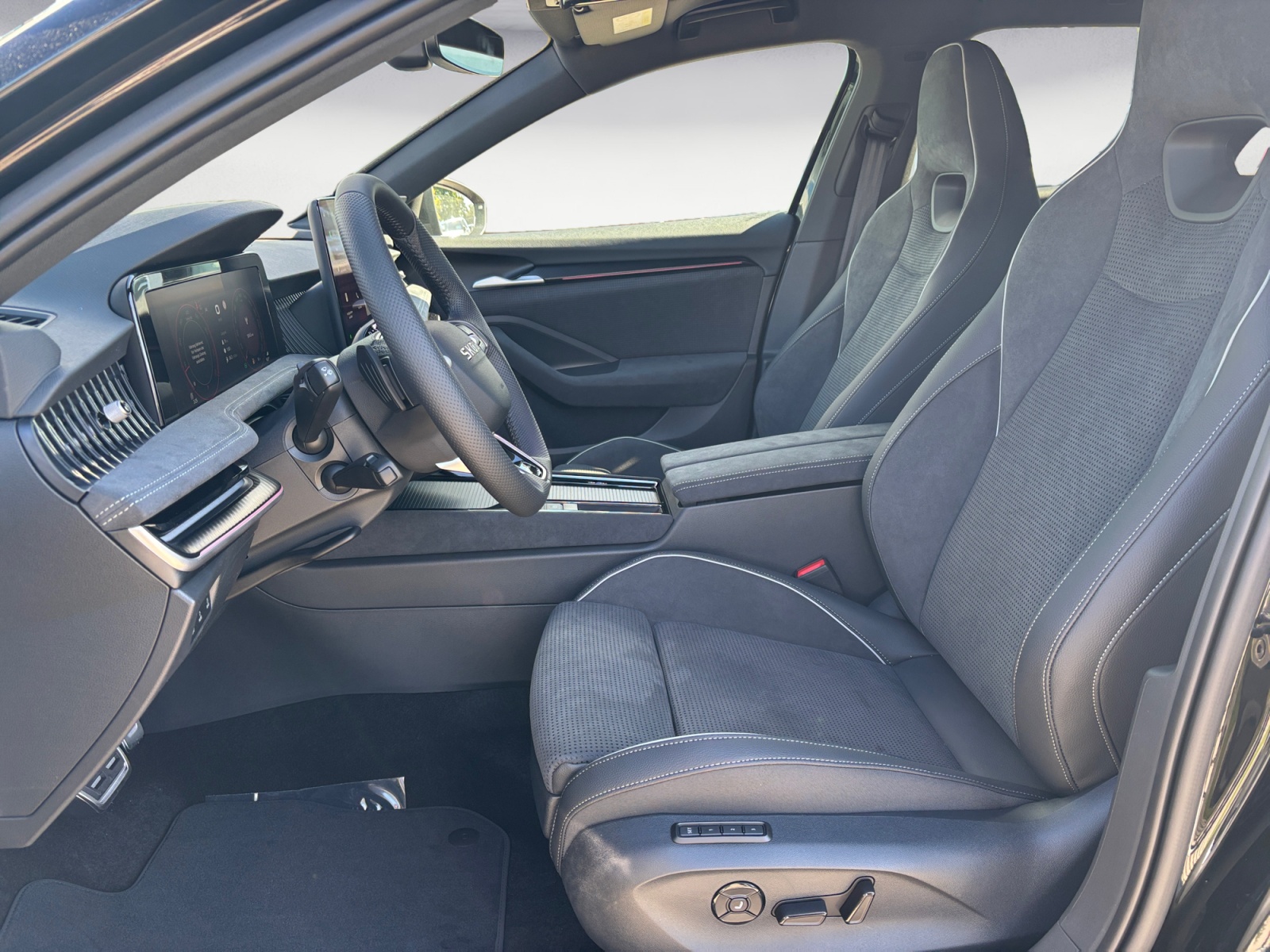 Skoda - Superb Combi Sportline 2,0 TSI 7-Gang-DSG 4x4