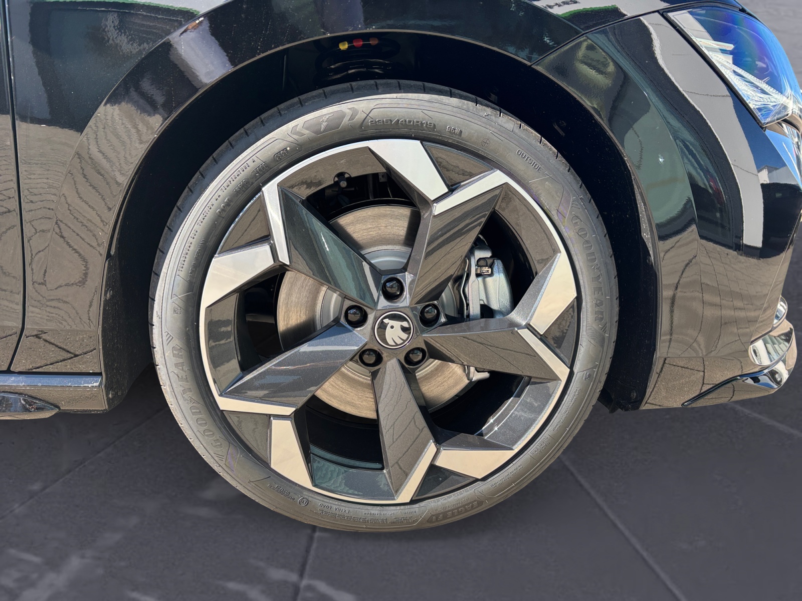 Skoda - Superb Combi Sportline 2,0 TSI 7-Gang-DSG 4x4