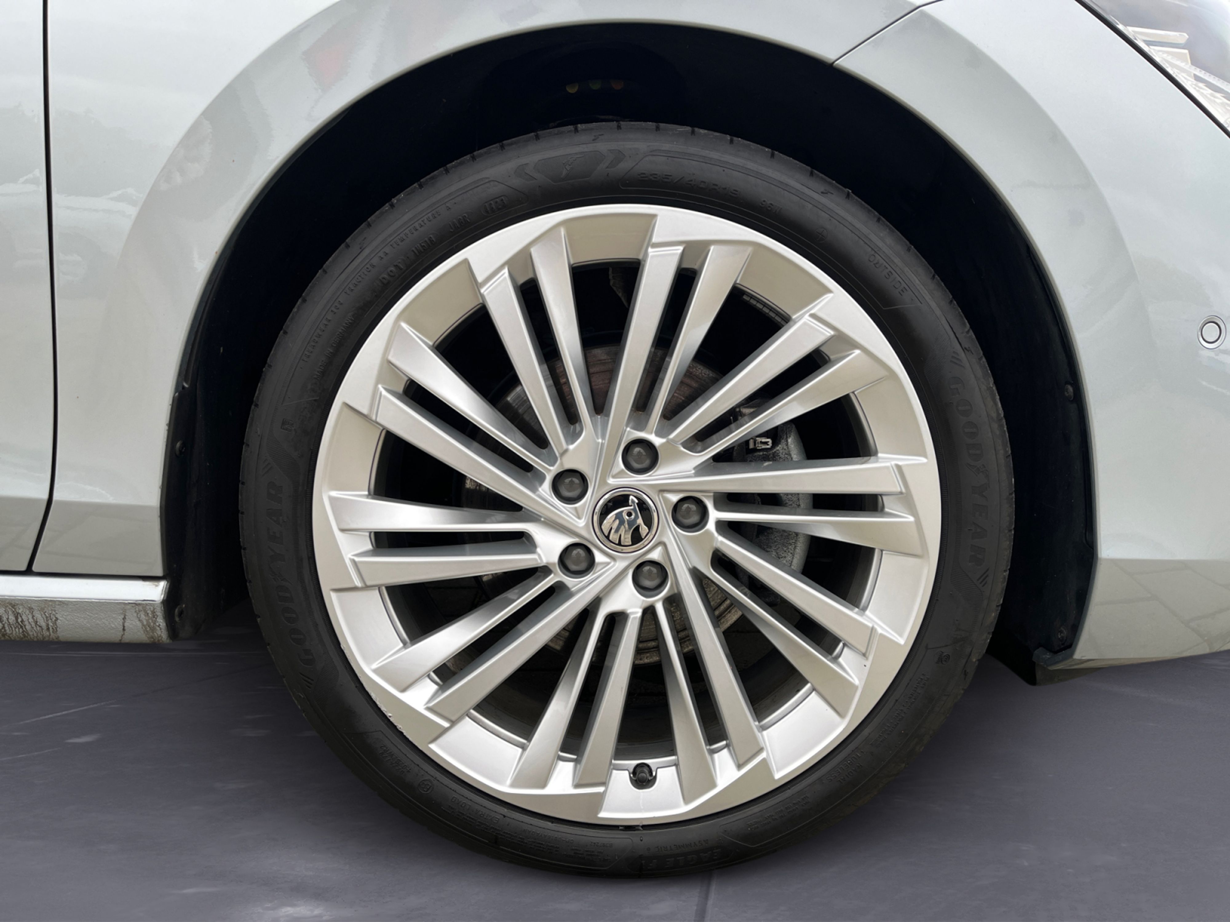 Skoda - Superb Combi 2.0 TDI DSG L&K