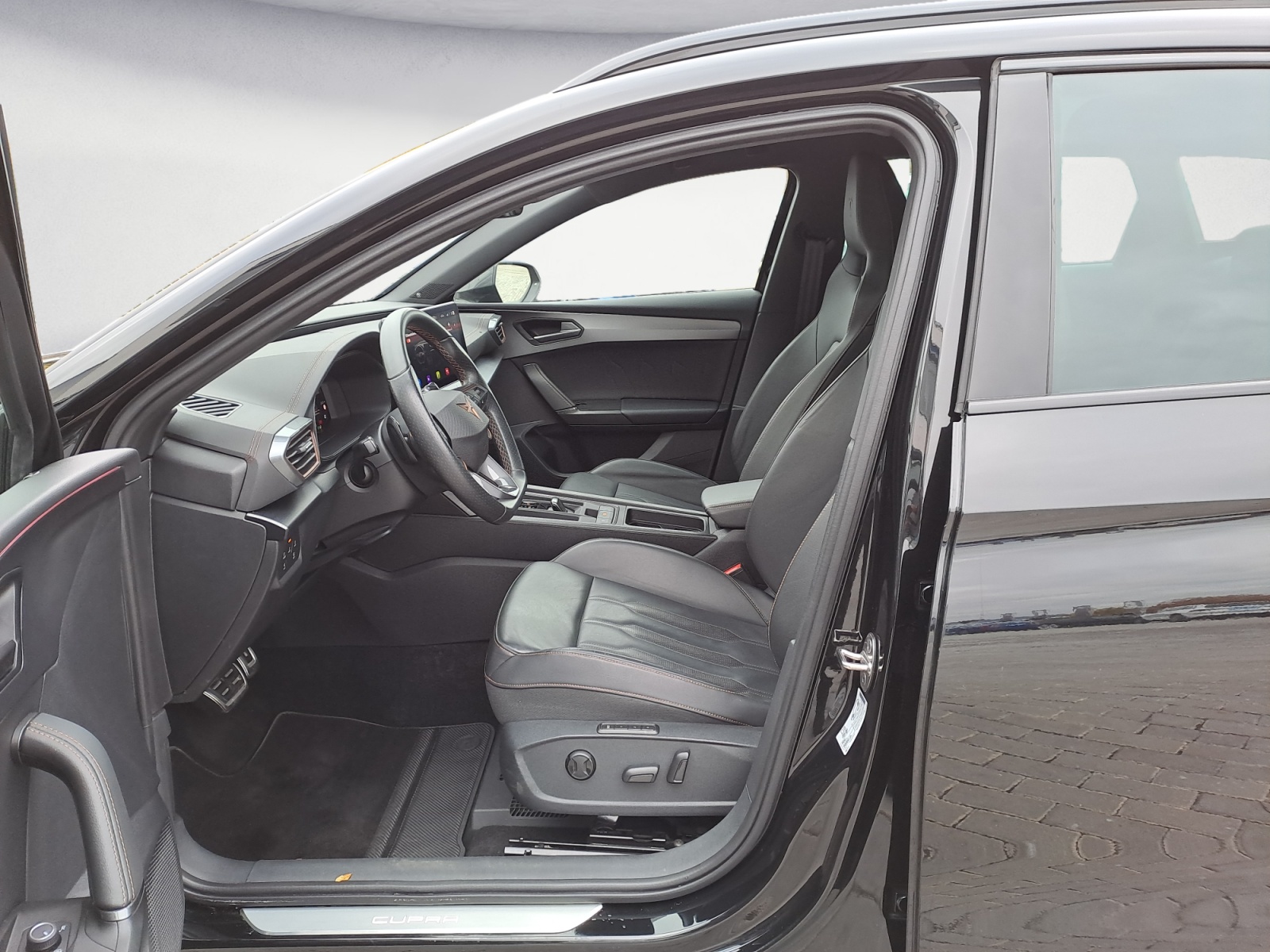 Cupra - Leon Sportstourer 2.0 TSI 4Drive DSG VZ