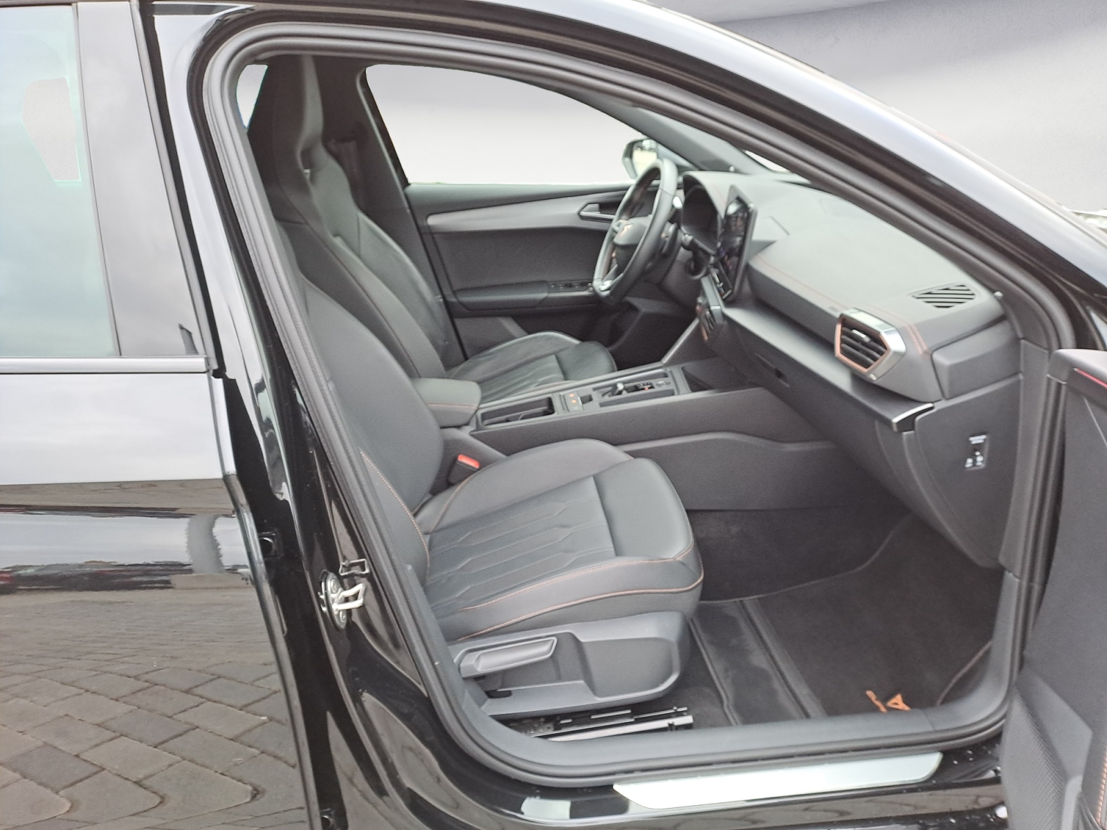 Cupra - Leon Sportstourer 2.0 TSI 4Drive DSG VZ