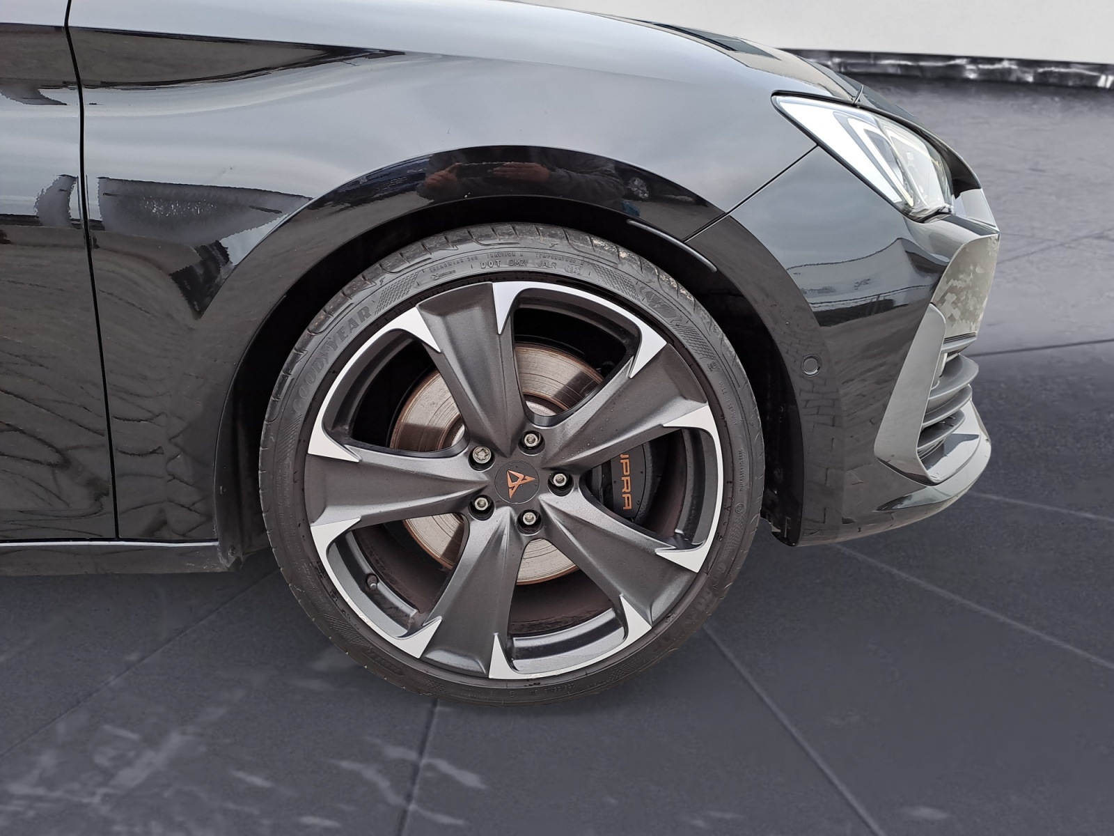 Cupra - Leon Sportstourer 2.0 TSI 4Drive DSG VZ