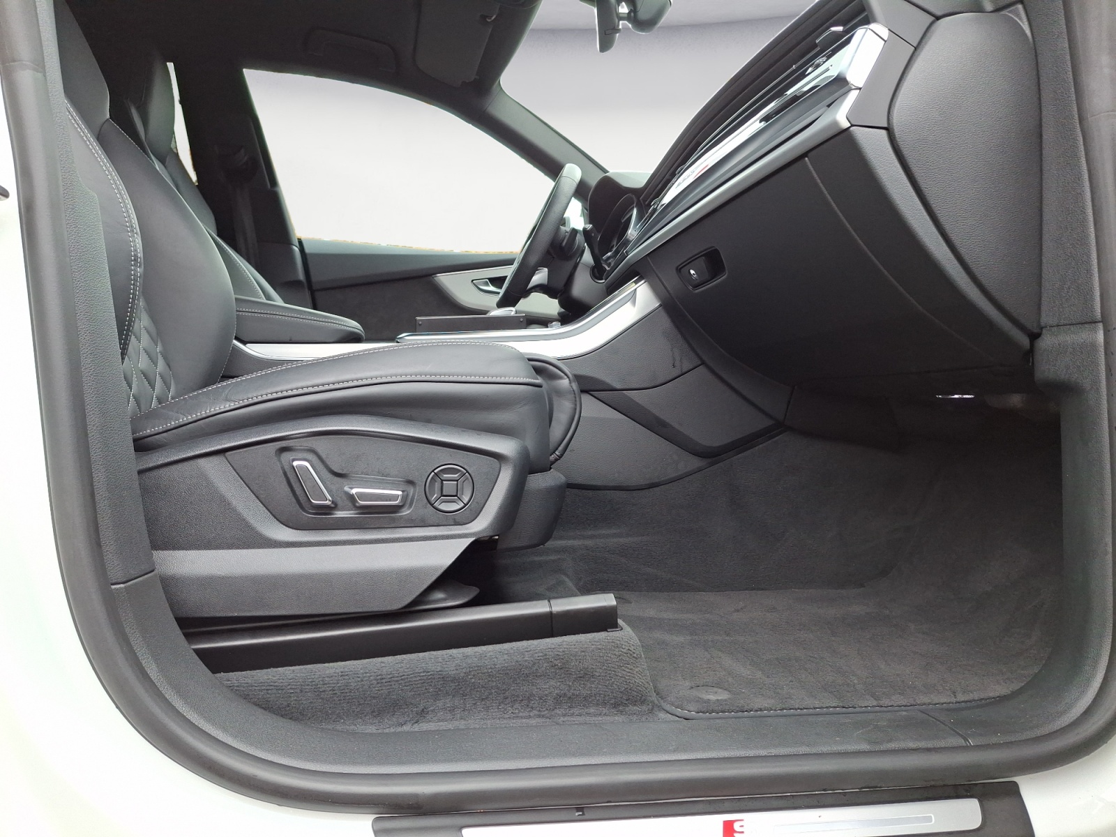 Audi - Q8 55 TFSIe quattro tiptronic