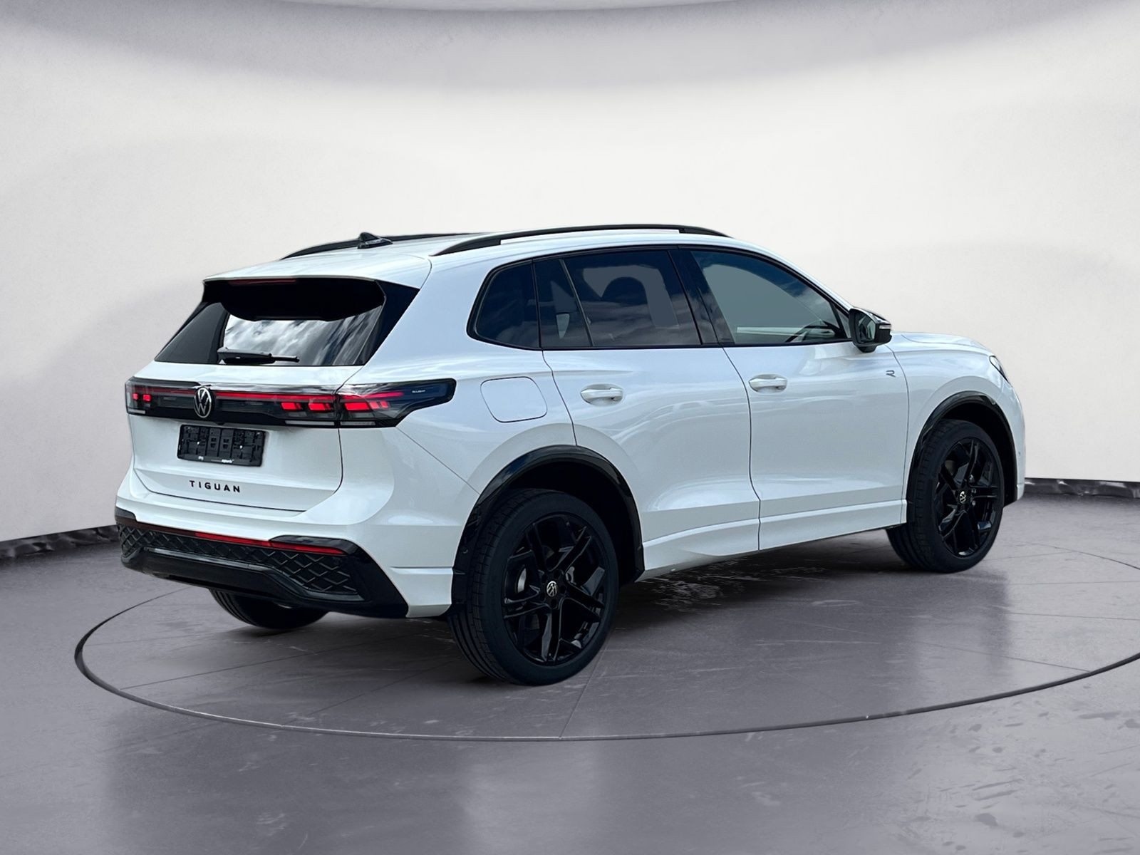 Volkswagen - Tiguan R-Line 2,0 l TSI OPF 4MOTION   7-Gang-Doppelkupplungsgetrie be DSG