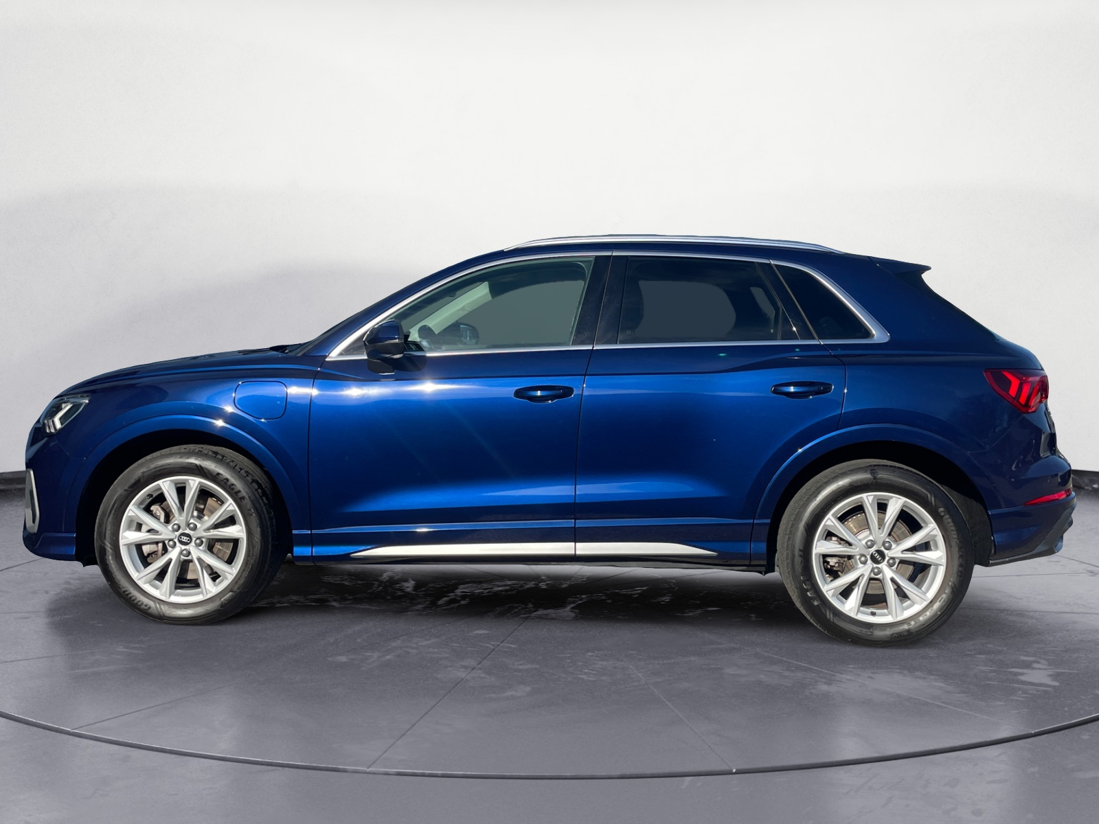 Audi - Q3 45 TFSIe S tronic S line