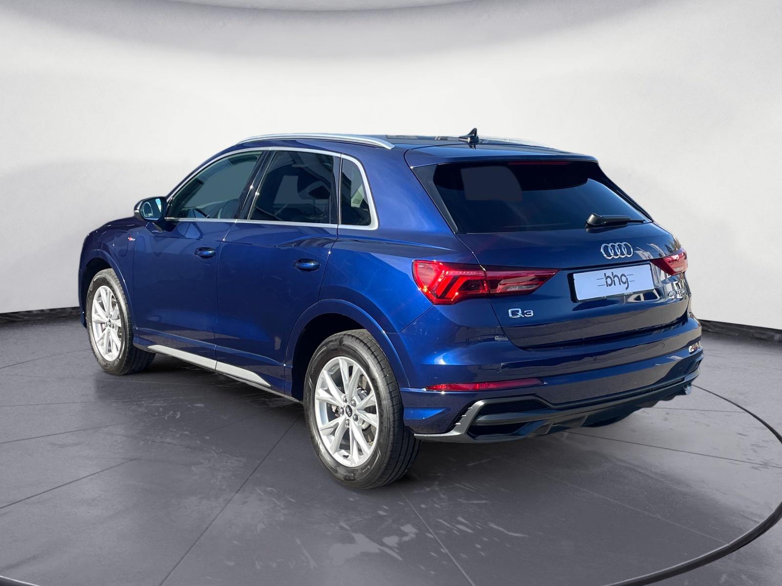 Audi - Q3 45 TFSIe S tronic S line