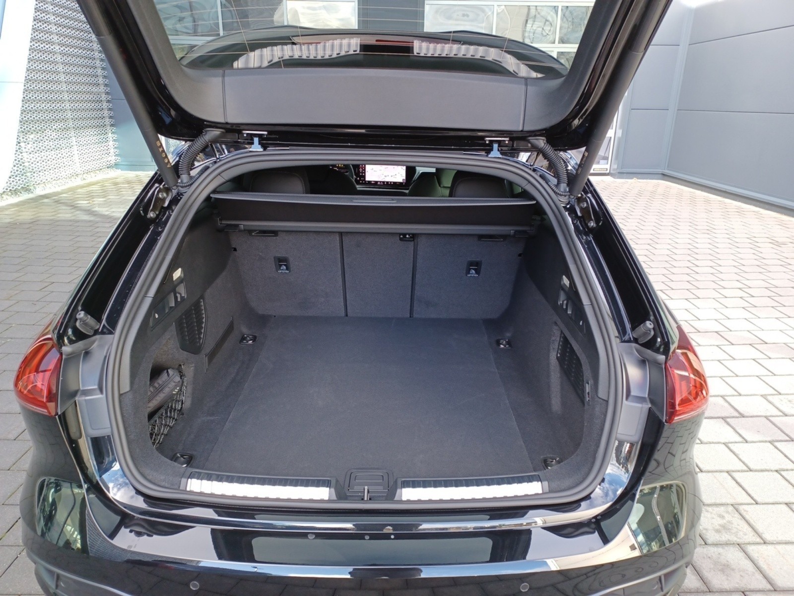 Audi - A5 Avant TFSI quattro S tron ic