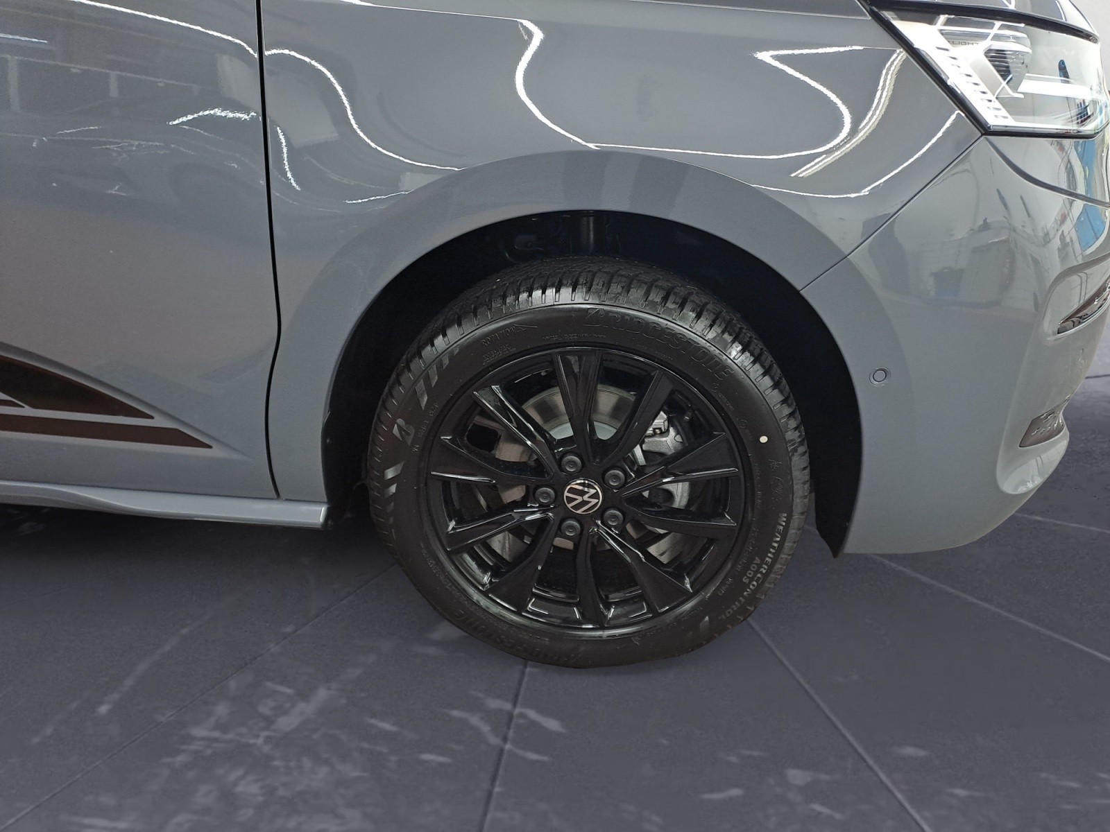 Volkswagen - Multivan Life 2,0 l TDI SCR Frontantrieb 7-Gang-DSG Radst. 3124 mm kurzer Überhang