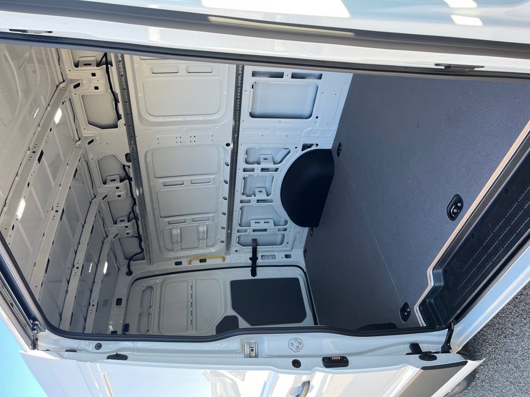 Volkswagen - Crafter 35 Kasten 2,0 l Frontantr ieb 6-Gang Radst. 3640 mm