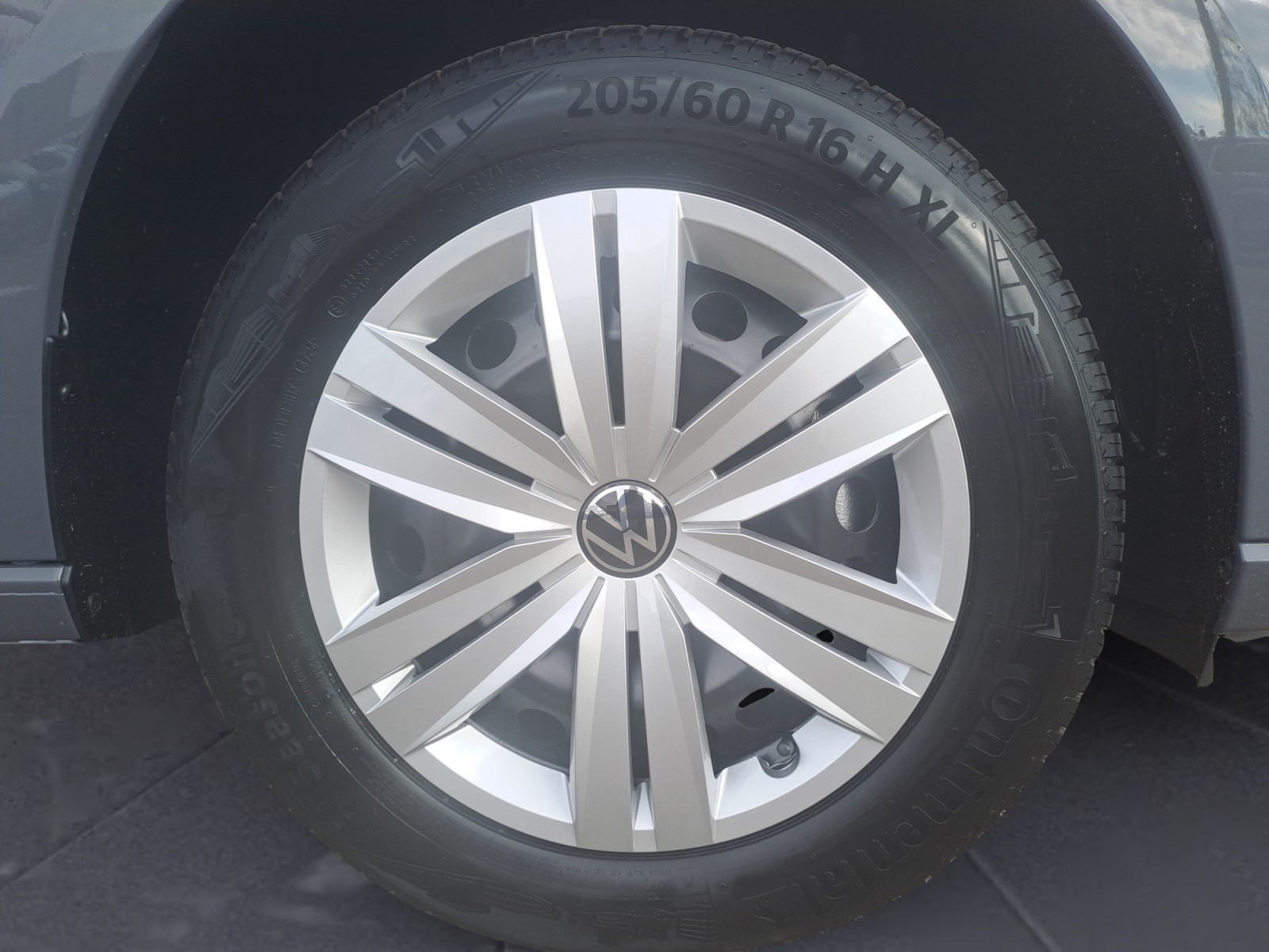 Volkswagen - Caddy Cargo 2,0 l  TDI EU6 SCR Frontantrieb 6-Gang Radst. 2755 mm