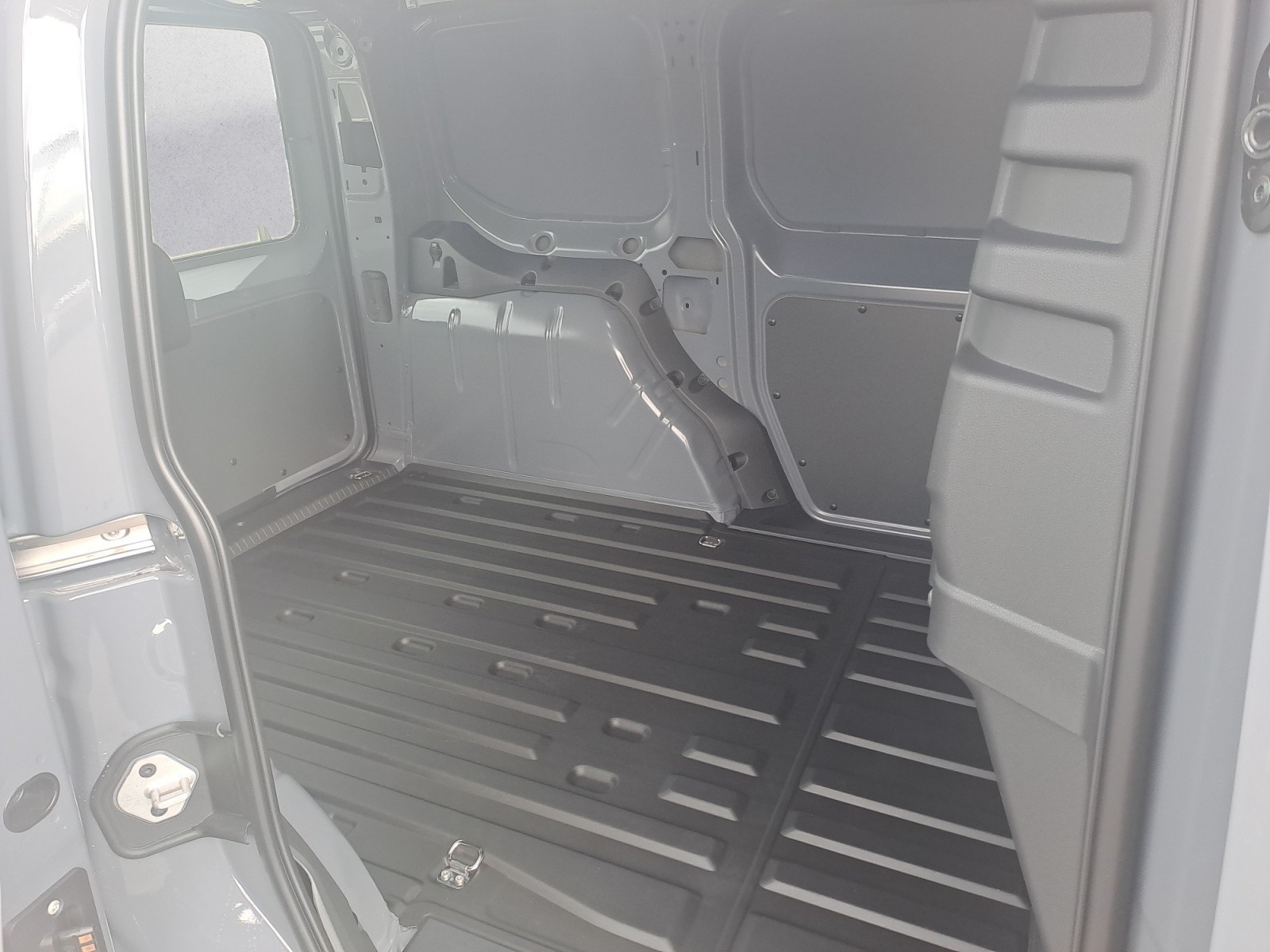 Volkswagen - Caddy Cargo 2,0 l  TDI EU6 SCR Frontantrieb 6-Gang Radst. 2755 mm