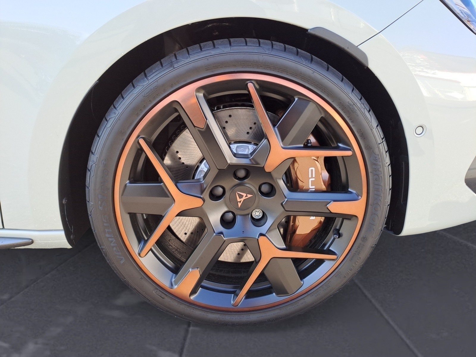 Cupra - Leon Sportstourer VZ 2.0 TSI  7-Gang-DSG 4Drive