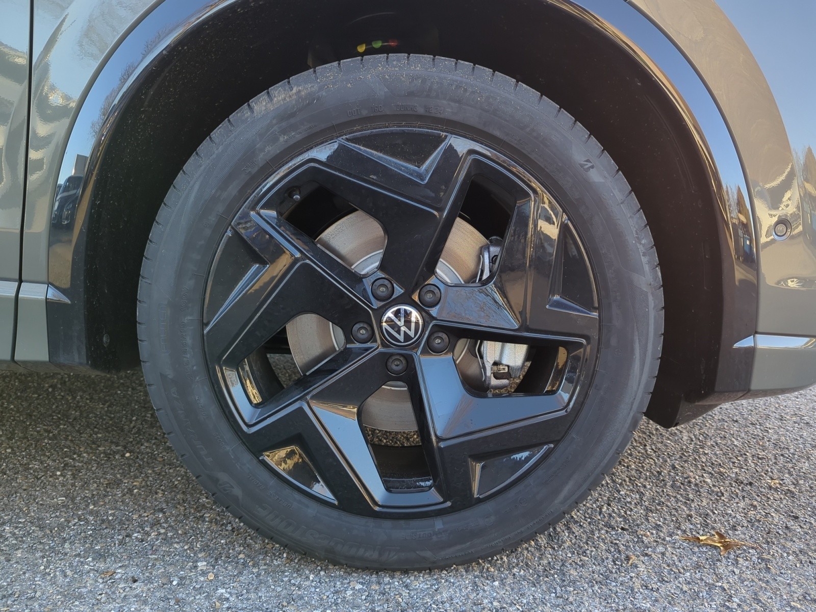 Volkswagen - Tiguan R-Line 2,0 l TDI SCR 7-Gang-Doppelkupplungsgetriebe DSG