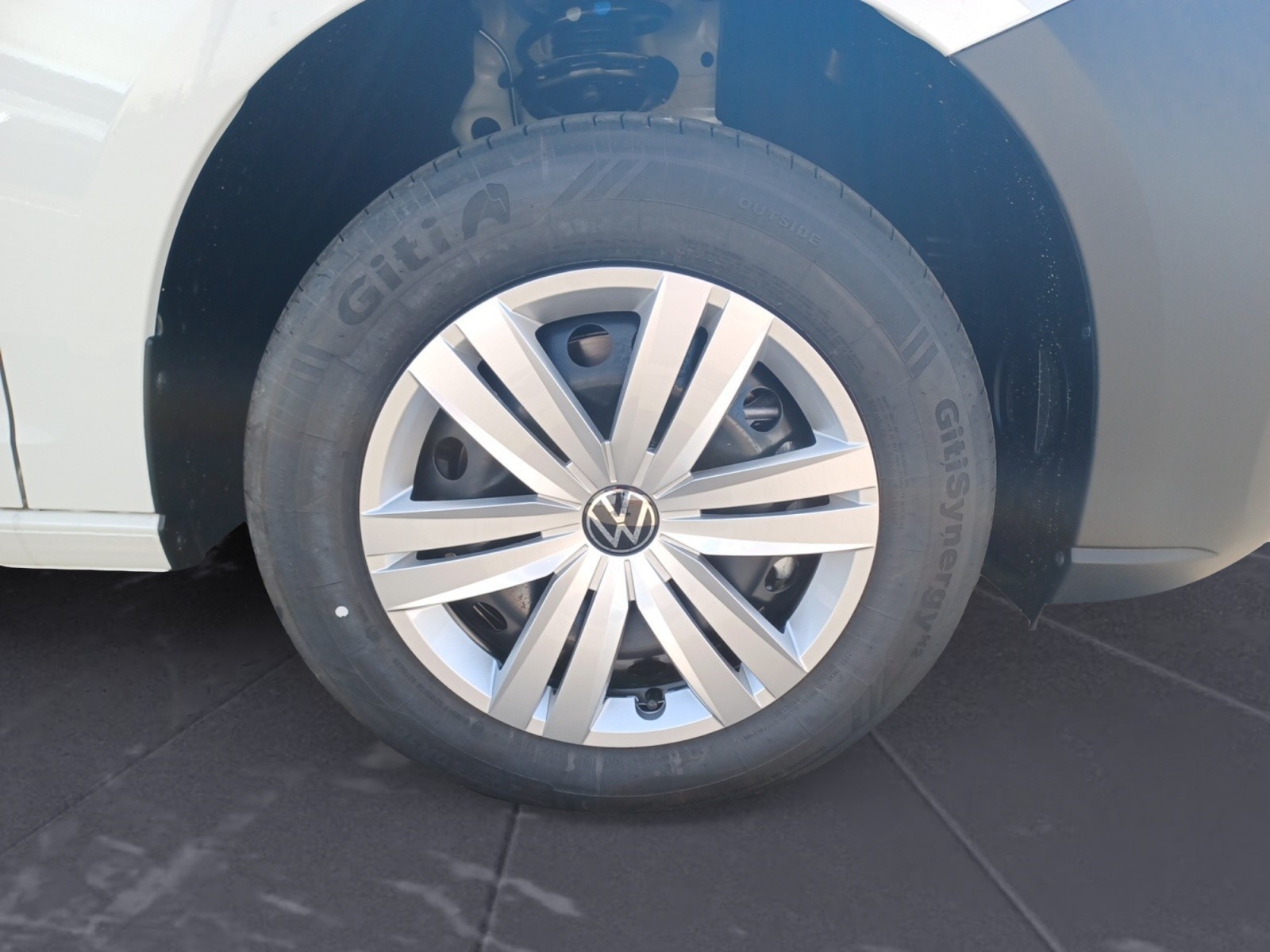 Volkswagen - Caddy Cargo 2,0 l TDI EU6 SCR 4MOT ION 4MOTION 6-Gang Radst. 2755 mm