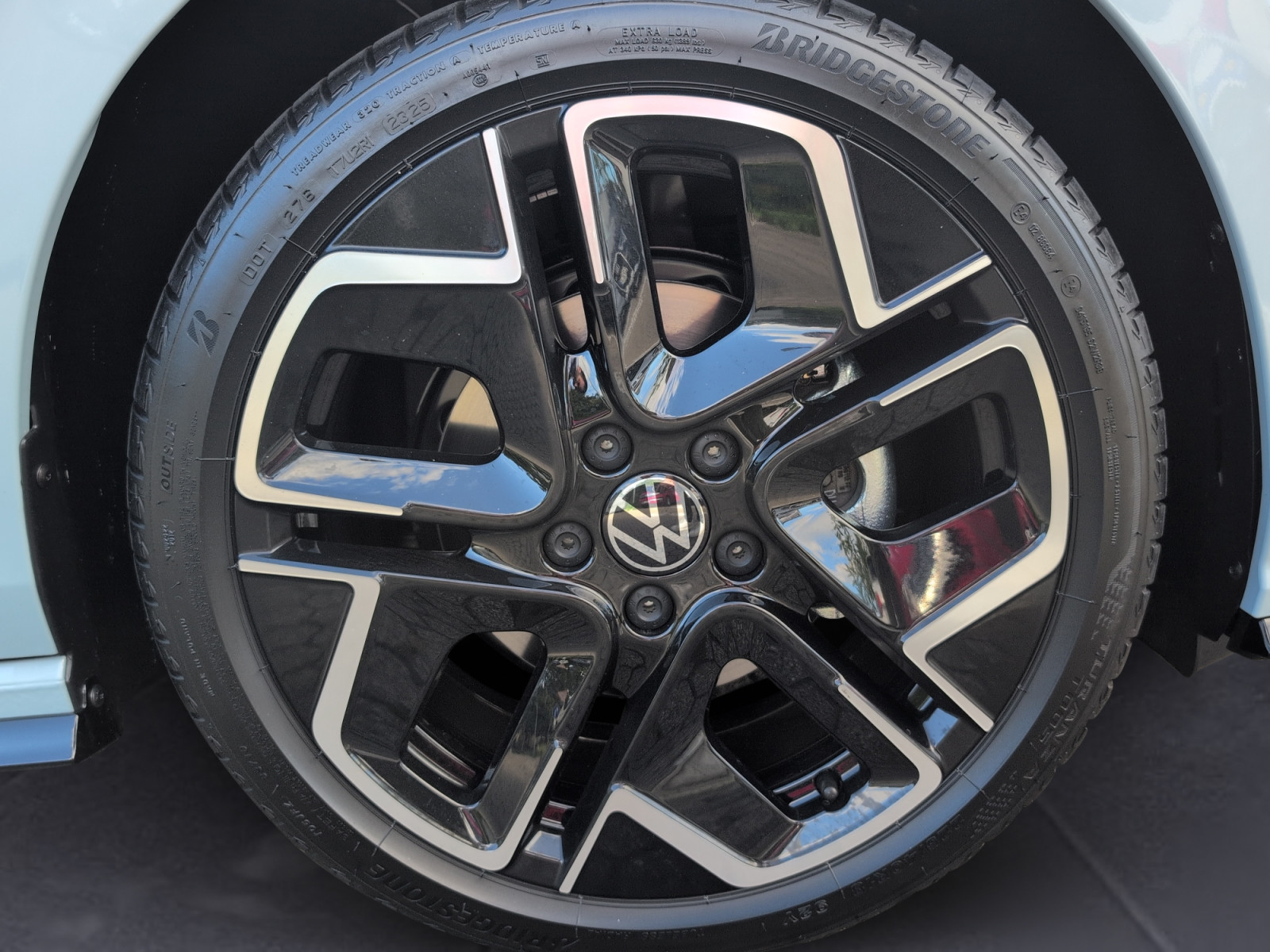 Volkswagen - Golf R-Line