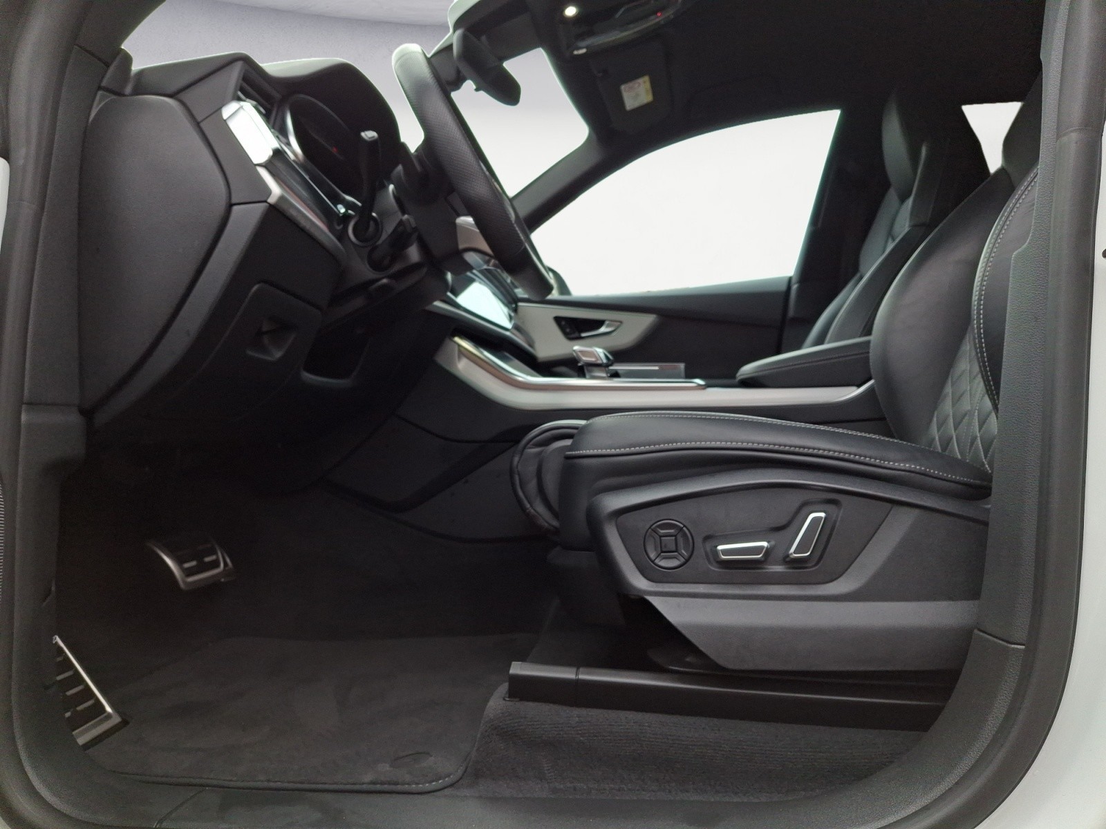 Audi - Q8 55 TFSIe quattro tiptronic