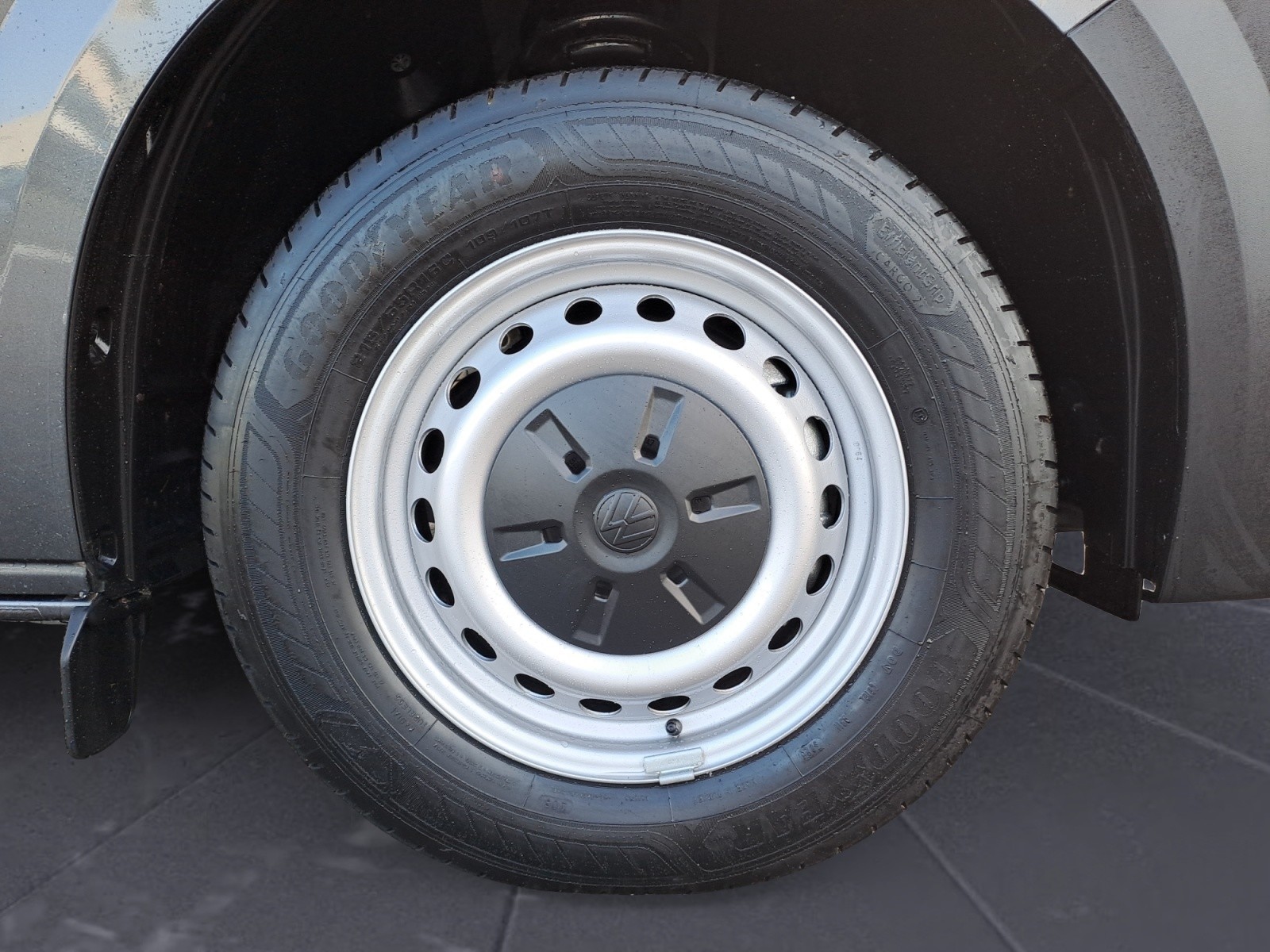 Volkswagen - Transporter Kasten 2,0 l TDI 8-Ga ng Automatik Radst. 3100 mm