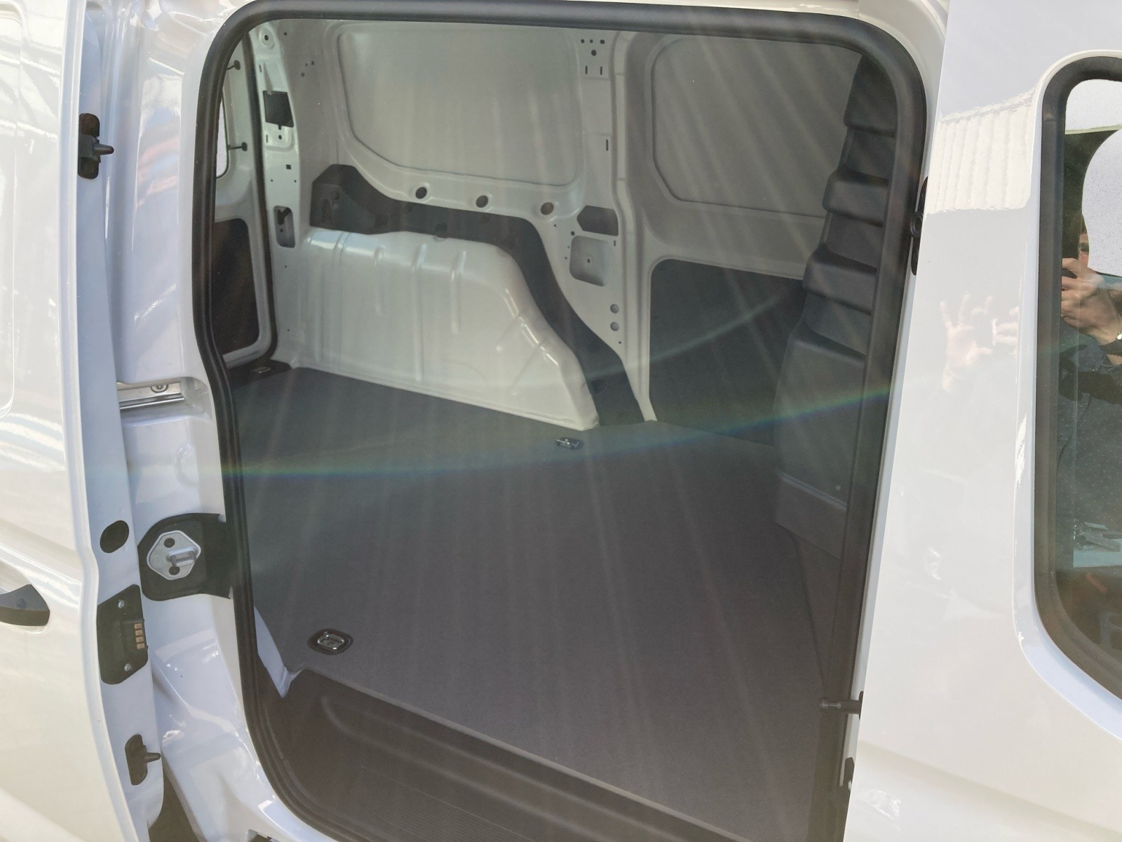 Volkswagen - Caddy Cargo Maxi 2,0 l  TDI EU6 SCR Frontantrieb 6-Gang Radst. 2970 mm